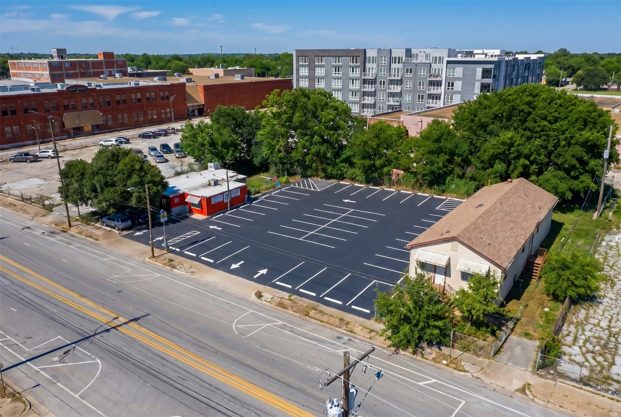 Business For Sale in Tarrant County , 315 Hemphill Street, Fort Worth, Texas 76104, 0, 0, Garage spaces, 2,480 Sqft, built in 1949, mls#21304275, Real Estate Agent in Fort Worth, Homes For Sale in Tarrant county, Homes For Sale in Fort Worth, Realtor in Fort Worth Texas, Real Estate Brokerage Independent Realty Texas, Luminita Cordes Realtor