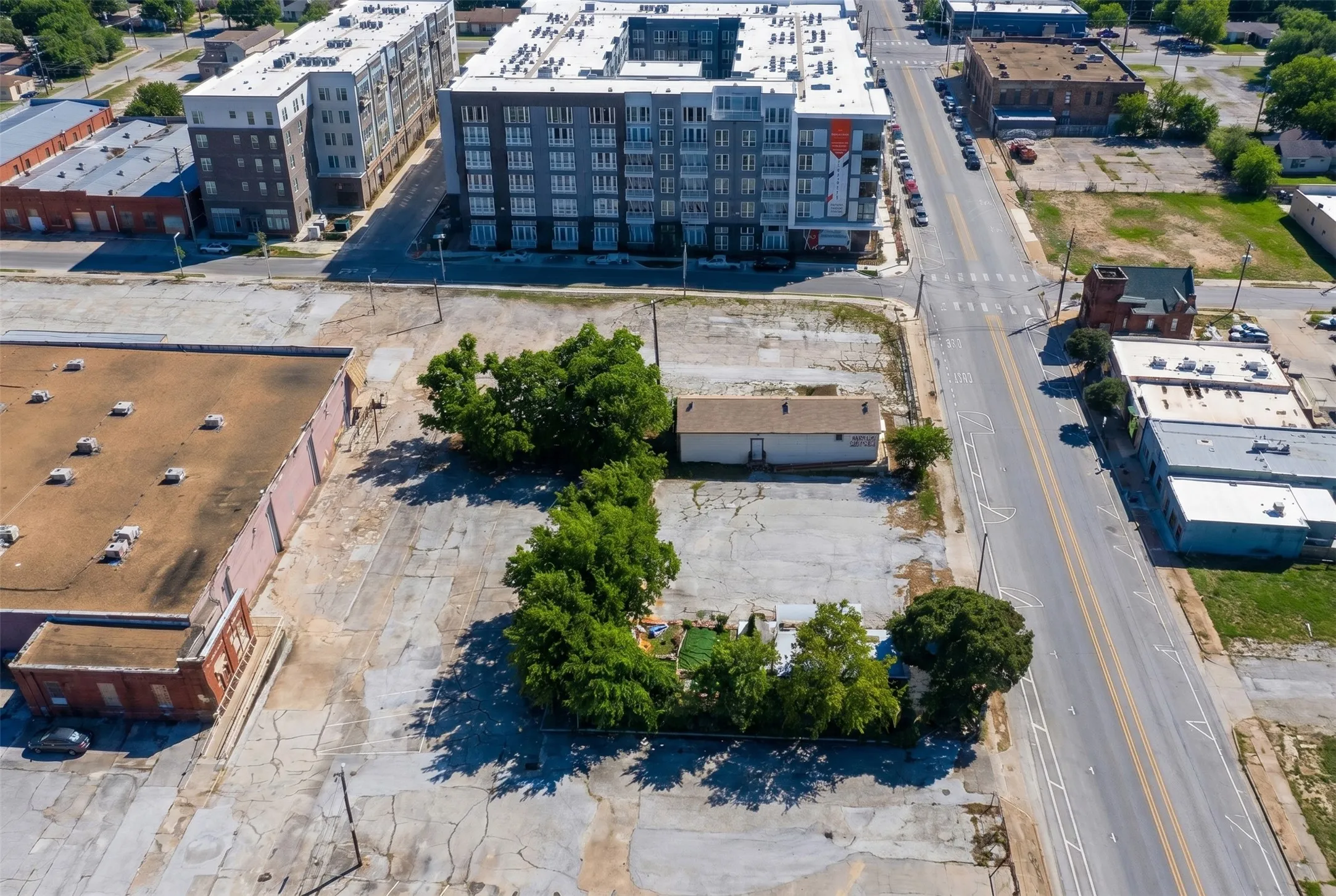 Business For Sale in Tarrant County , 315 Hemphill Street, Fort Worth, Texas 76104, 0, 0, Garage spaces, 2,480 Sqft, built in 1949, mls#21304275, Real Estate Agent in Fort Worth, Homes For Sale in Tarrant county, Homes For Sale in Fort Worth, Realtor in Fort Worth Texas, Real Estate Brokerage Independent Realty Texas, Luminita Cordes Realtor