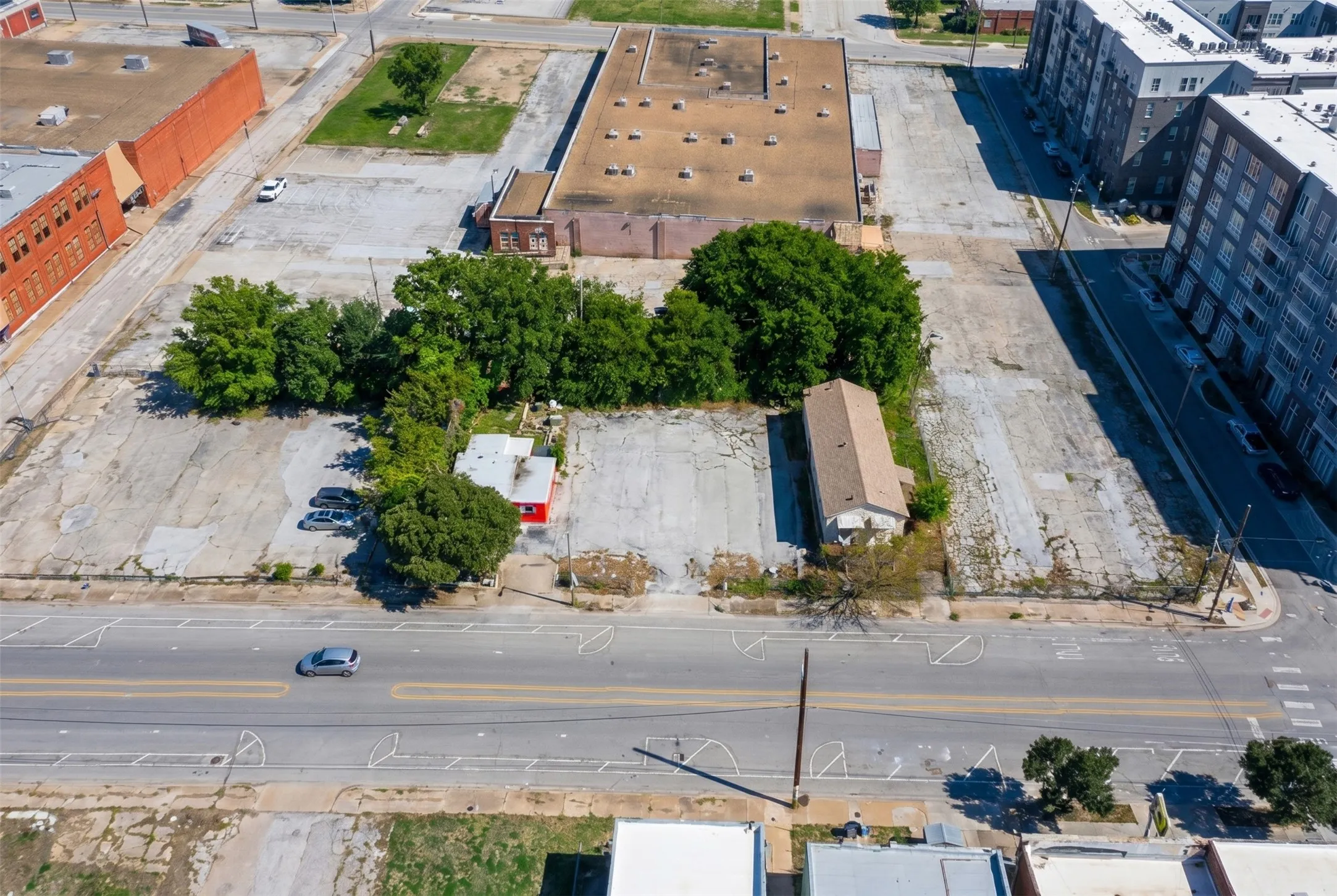 Business For Sale in Tarrant County , 315 Hemphill Street, Fort Worth, Texas 76104, 0, 0, Garage spaces, 2,480 Sqft, built in 1949, mls#21304275, Real Estate Agent in Fort Worth, Homes For Sale in Tarrant county, Homes For Sale in Fort Worth, Realtor in Fort Worth Texas, Real Estate Brokerage Independent Realty Texas, Luminita Cordes Realtor