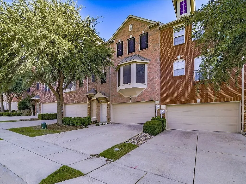 Townhouse For Sale in Denton County , 2573 Jacobson Drive, Lewisville, Texas 75067, 3 Bedroom, 4 Bathroom, 2 Garage spaces, 2,482 Sqft, built in 2008, mls#21294857, Real Estate Agent in Lewisville, Homes For Sale in Denton county, Homes For Sale in Lewisville, Realtor in Lewisville Texas, Real Estate Brokerage Independent Realty Texas, Luminita Cordes Realtor