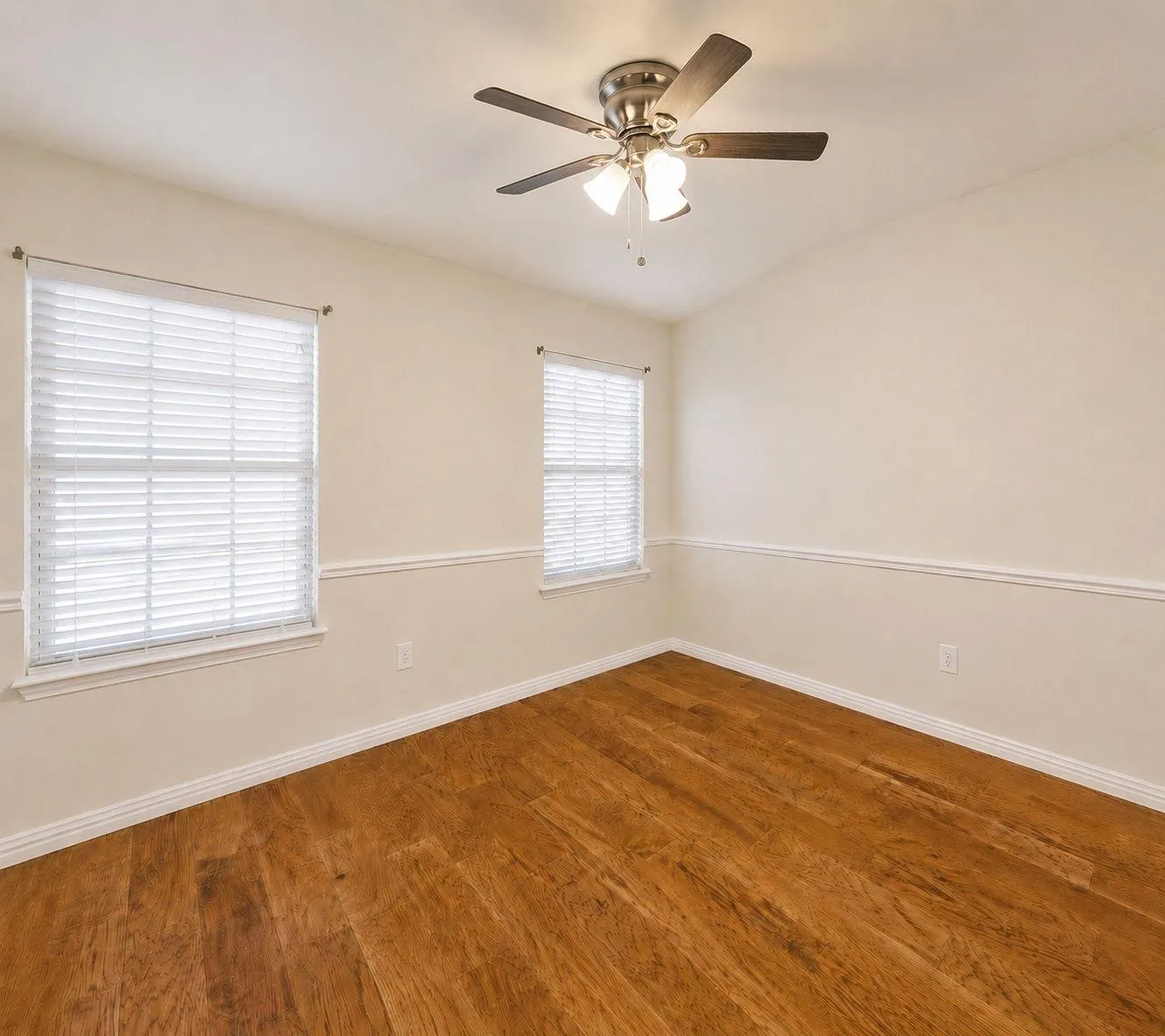Townhouse For Sale in Denton County , 2573 Jacobson Drive, Lewisville, Texas 75067, 3 Bedroom, 4 Bathroom, 2 Garage spaces, 2,482 Sqft, built in 2008, mls#21294857, Real Estate Agent in Lewisville, Homes For Sale in Denton county, Homes For Sale in Lewisville, Realtor in Lewisville Texas, Real Estate Brokerage Independent Realty Texas, Luminita Cordes Realtor