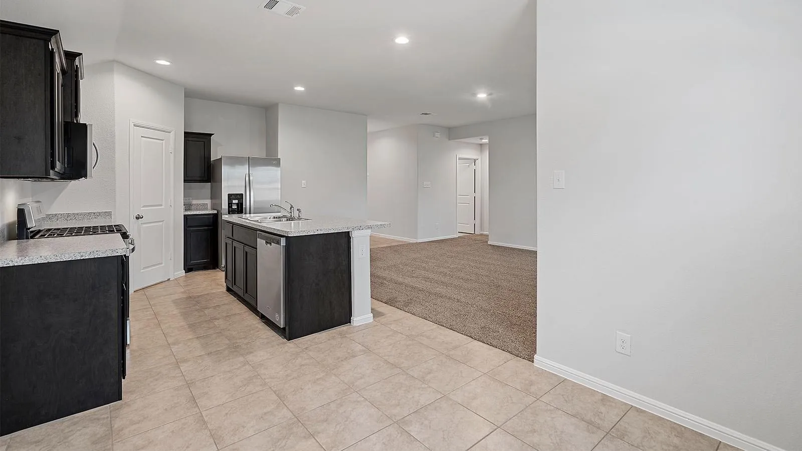 Single Family Residence For Rent in Tarrant County , 333 Beekeeper Drive, Fort Worth, Texas 76131, 3 Bedroom, 2 Bathroom, 2 Garage spaces, 1,447 Sqft, built in 2023, mls#21301419, Real Estate Agent in Fort Worth, Homes For Rent in Tarrant county, Homes For Rent in Fort Worth, Realtor in Fort Worth Texas, Real Estate Brokerage Independent Realty Texas, Luminita Cordes Realtor