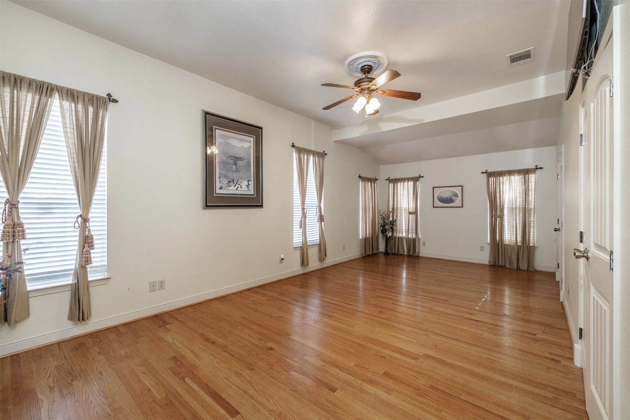 Single Family Residence For Sale in Wood County , 4699 County Road 1600, Alba, Texas 75410, 4 Bedroom, 3 Bathroom, 4 Garage spaces, 3,210 Sqft, built in 2007, mls#21300632, Real Estate Agent in Alba, Homes For Sale in Wood county, Homes For Sale in Alba, Realtor in Alba Texas, Real Estate Brokerage Independent Realty Texas, Luminita Cordes Realtor
