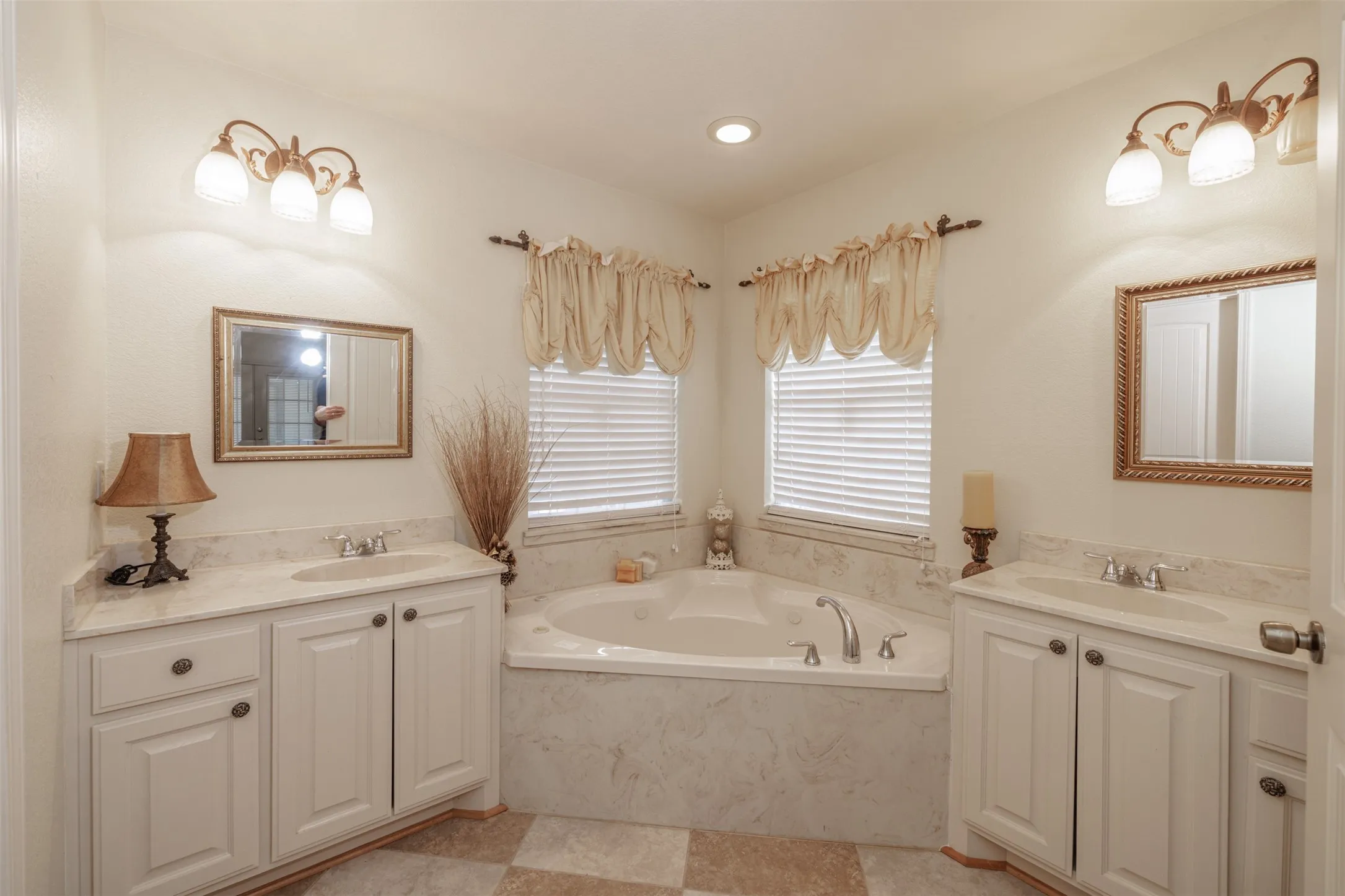 Single Family Residence For Sale in Wood County , 4699 County Road 1600, Alba, Texas 75410, 4 Bedroom, 3 Bathroom, 4 Garage spaces, 3,210 Sqft, built in 2007, mls#21300632, Real Estate Agent in Alba, Homes For Sale in Wood county, Homes For Sale in Alba, Realtor in Alba Texas, Real Estate Brokerage Independent Realty Texas, Luminita Cordes Realtor