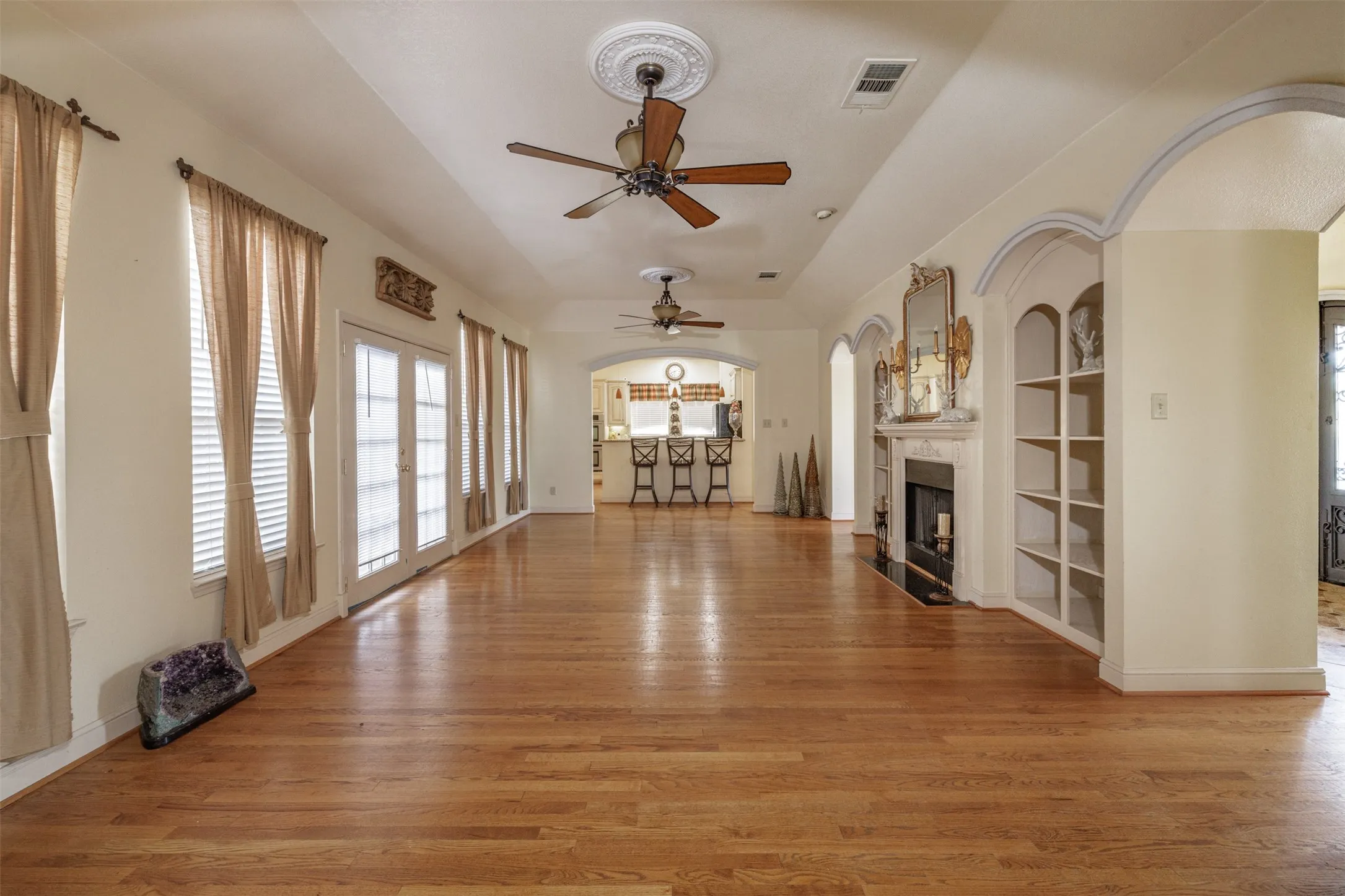 Single Family Residence For Sale in Wood County , 4699 County Road 1600, Alba, Texas 75410, 4 Bedroom, 3 Bathroom, 4 Garage spaces, 3,210 Sqft, built in 2007, mls#21300632, Real Estate Agent in Alba, Homes For Sale in Wood county, Homes For Sale in Alba, Realtor in Alba Texas, Real Estate Brokerage Independent Realty Texas, Luminita Cordes Realtor