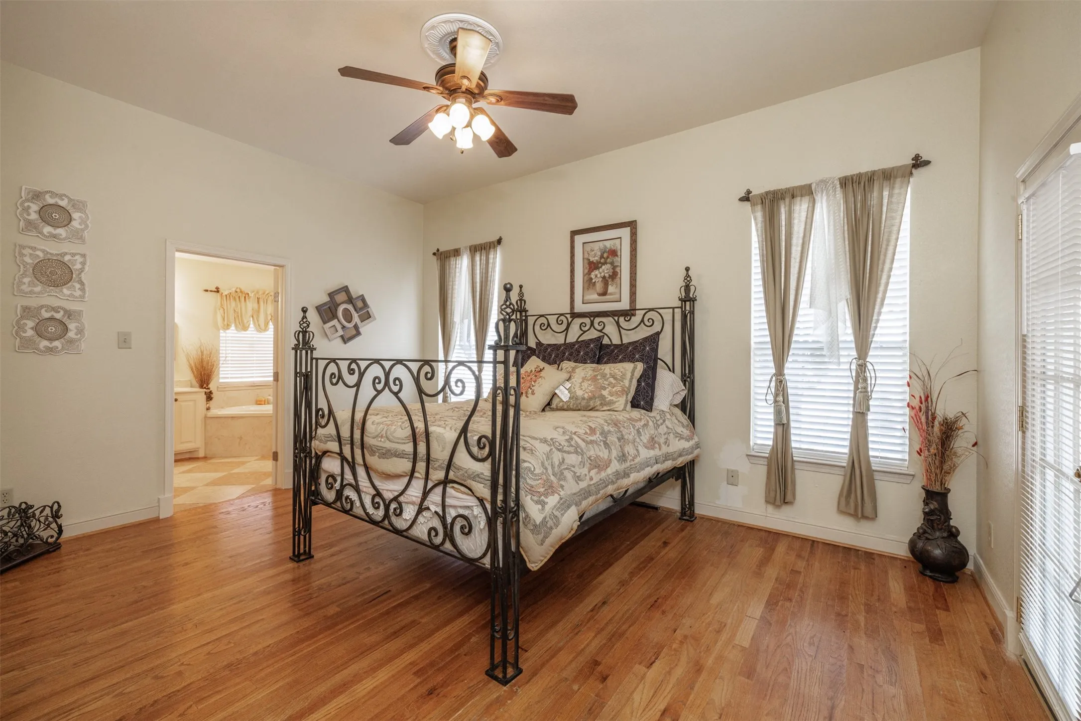 Single Family Residence For Sale in Wood County , 4699 County Road 1600, Alba, Texas 75410, 4 Bedroom, 3 Bathroom, 4 Garage spaces, 3,210 Sqft, built in 2007, mls#21300632, Real Estate Agent in Alba, Homes For Sale in Wood county, Homes For Sale in Alba, Realtor in Alba Texas, Real Estate Brokerage Independent Realty Texas, Luminita Cordes Realtor
