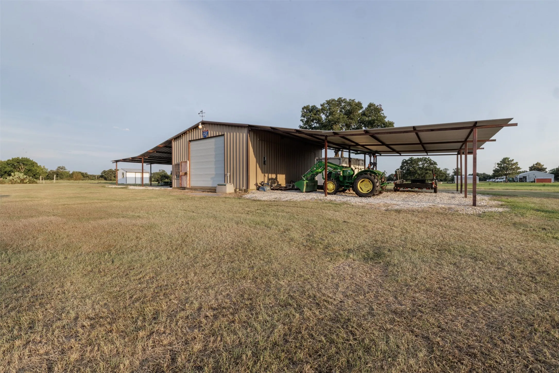Single Family Residence For Sale in Wood County , 4699 County Road 1600, Alba, Texas 75410, 4 Bedroom, 3 Bathroom, 4 Garage spaces, 3,210 Sqft, built in 2007, mls#21300632, Real Estate Agent in Alba, Homes For Sale in Wood county, Homes For Sale in Alba, Realtor in Alba Texas, Real Estate Brokerage Independent Realty Texas, Luminita Cordes Realtor