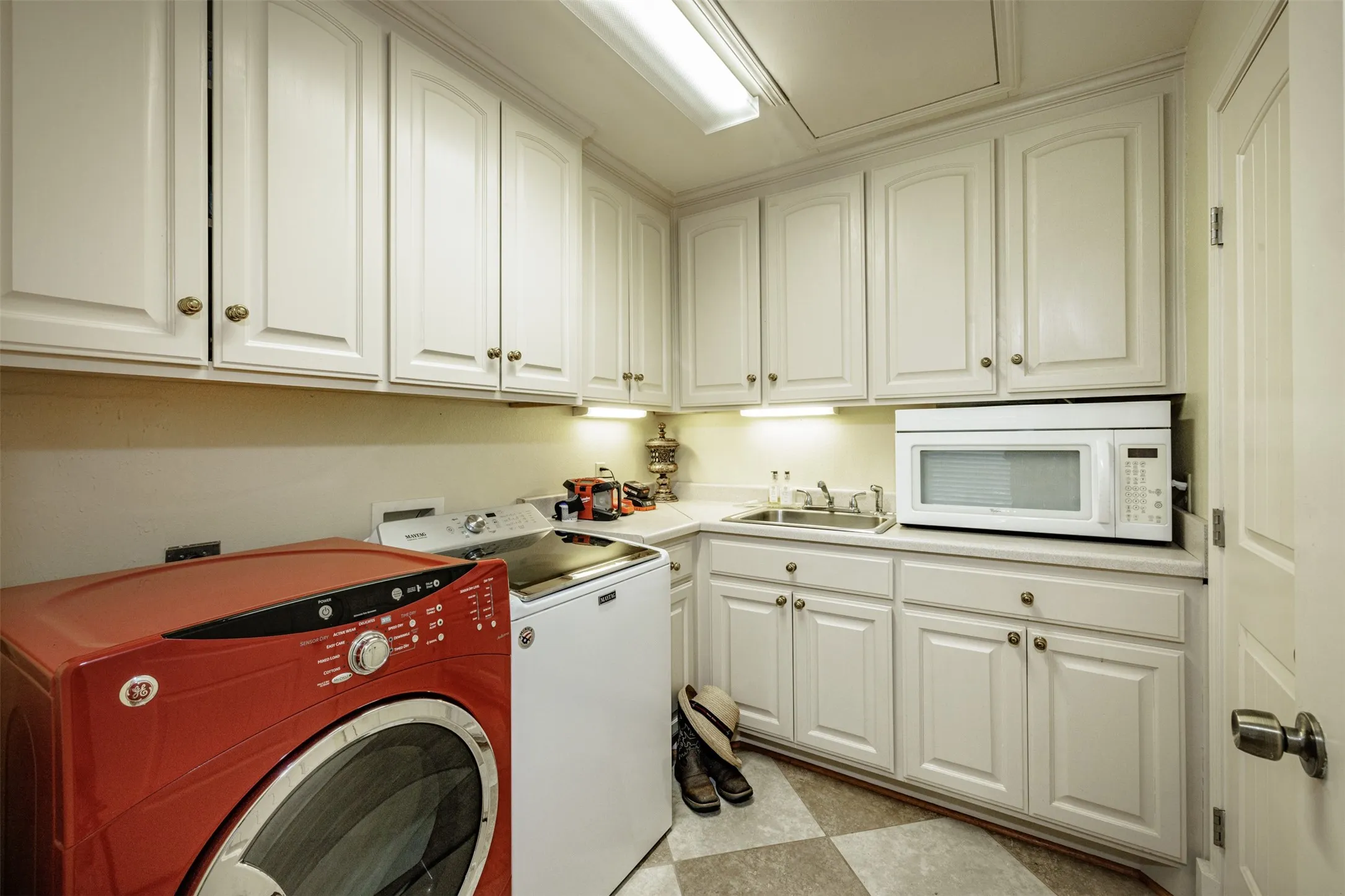 Single Family Residence For Sale in Wood County , 4699 County Road 1600, Alba, Texas 75410, 4 Bedroom, 3 Bathroom, 4 Garage spaces, 3,210 Sqft, built in 2007, mls#21300632, Real Estate Agent in Alba, Homes For Sale in Wood county, Homes For Sale in Alba, Realtor in Alba Texas, Real Estate Brokerage Independent Realty Texas, Luminita Cordes Realtor