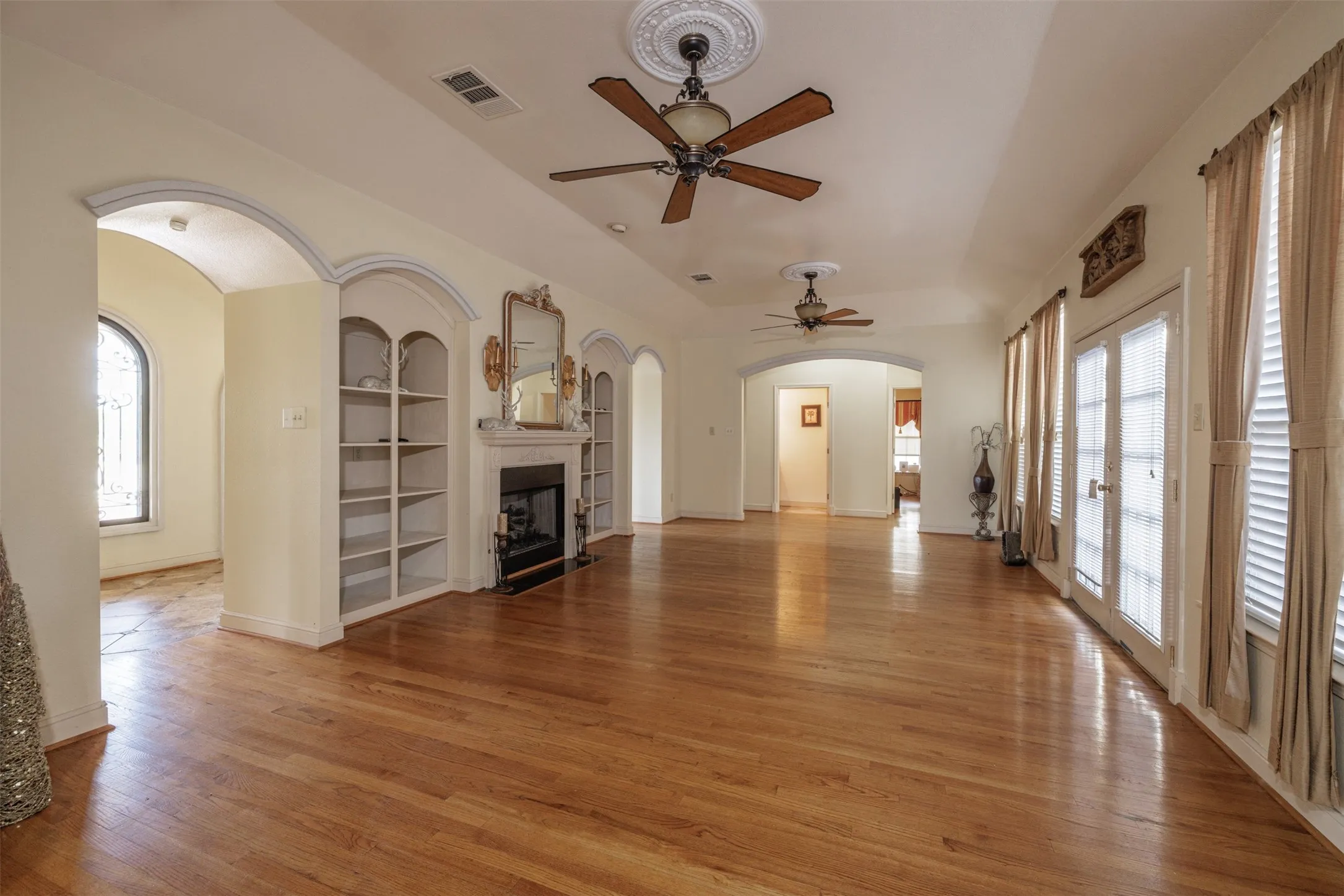 Single Family Residence For Sale in Wood County , 4699 County Road 1600, Alba, Texas 75410, 4 Bedroom, 3 Bathroom, 4 Garage spaces, 3,210 Sqft, built in 2007, mls#21300632, Real Estate Agent in Alba, Homes For Sale in Wood county, Homes For Sale in Alba, Realtor in Alba Texas, Real Estate Brokerage Independent Realty Texas, Luminita Cordes Realtor