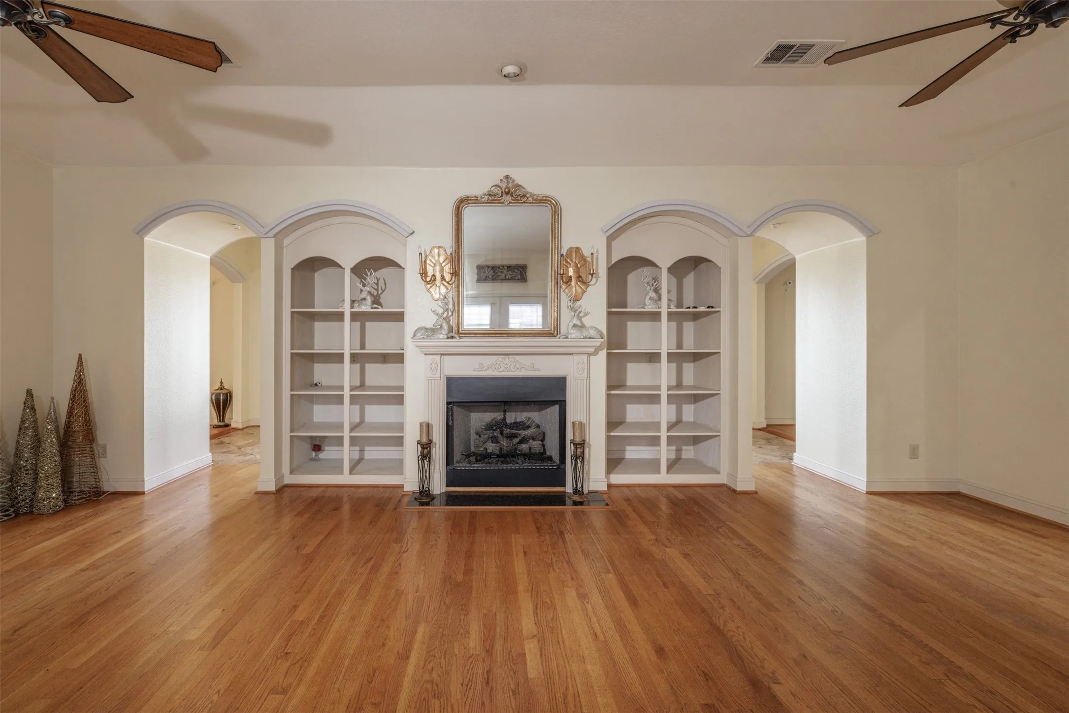 Single Family Residence For Sale in Wood County , 4699 County Road 1600, Alba, Texas 75410, 4 Bedroom, 3 Bathroom, 4 Garage spaces, 3,210 Sqft, built in 2007, mls#21300632, Real Estate Agent in Alba, Homes For Sale in Wood county, Homes For Sale in Alba, Realtor in Alba Texas, Real Estate Brokerage Independent Realty Texas, Luminita Cordes Realtor