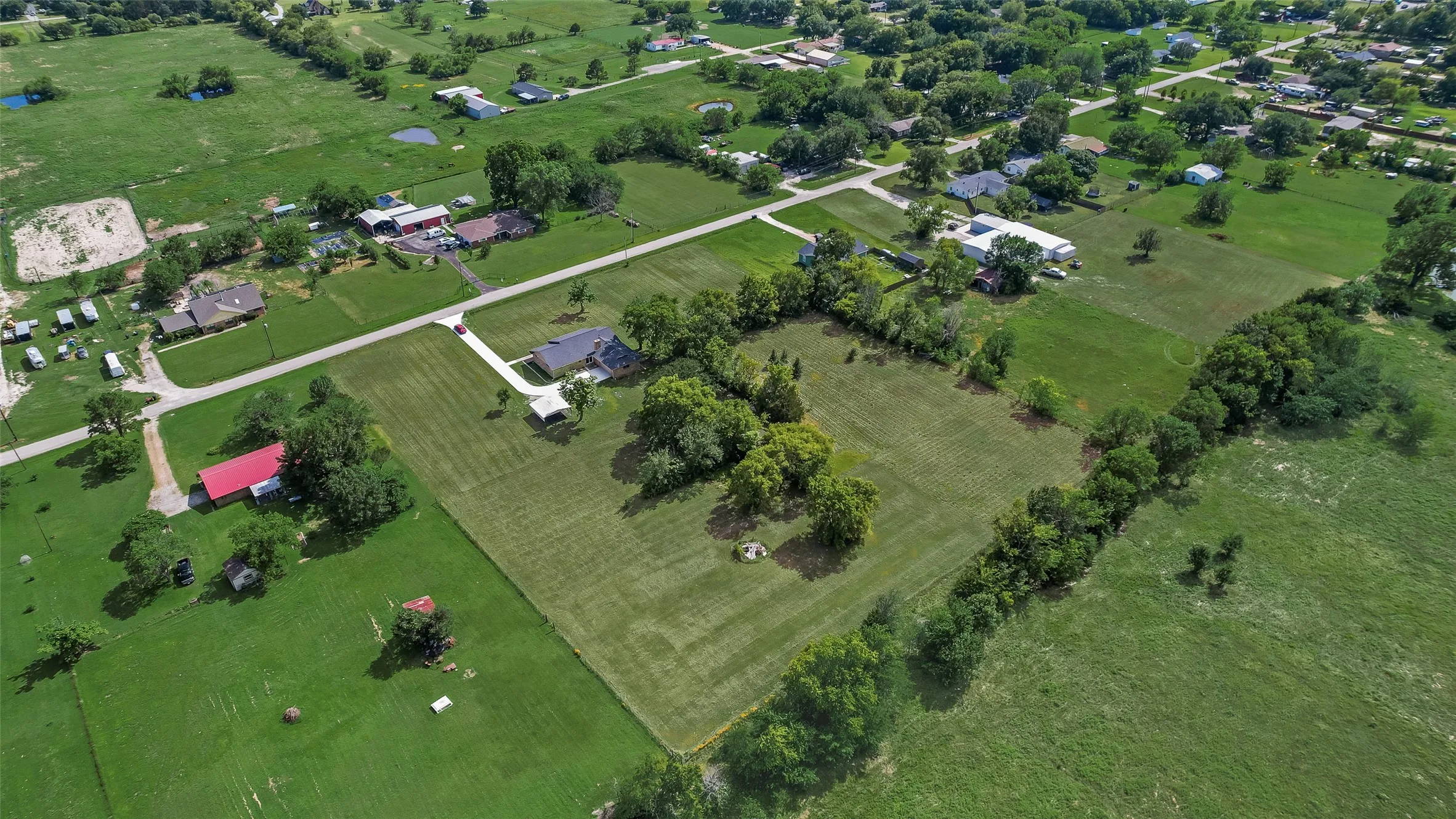 Single Family Residence For Sale in Hunt County , 302 County Road 3320, Greenville, Texas 75402, 3 Bedroom, 2 Bathroom, 2 Garage spaces, 1,670 Sqft, built in 1983, mls#21304279, Real Estate Agent in Greenville, Homes For Sale in Hunt county, Homes For Sale in Greenville, Realtor in Greenville Texas, Real Estate Brokerage Independent Realty Texas, Luminita Cordes Realtor