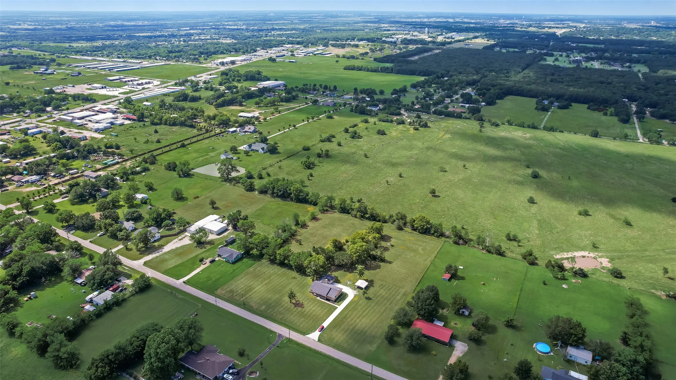Single Family Residence For Sale in Hunt County , 302 County Road 3320, Greenville, Texas 75402, 3 Bedroom, 2 Bathroom, 2 Garage spaces, 1,670 Sqft, built in 1983, mls#21304279, Real Estate Agent in Greenville, Homes For Sale in Hunt county, Homes For Sale in Greenville, Realtor in Greenville Texas, Real Estate Brokerage Independent Realty Texas, Luminita Cordes Realtor