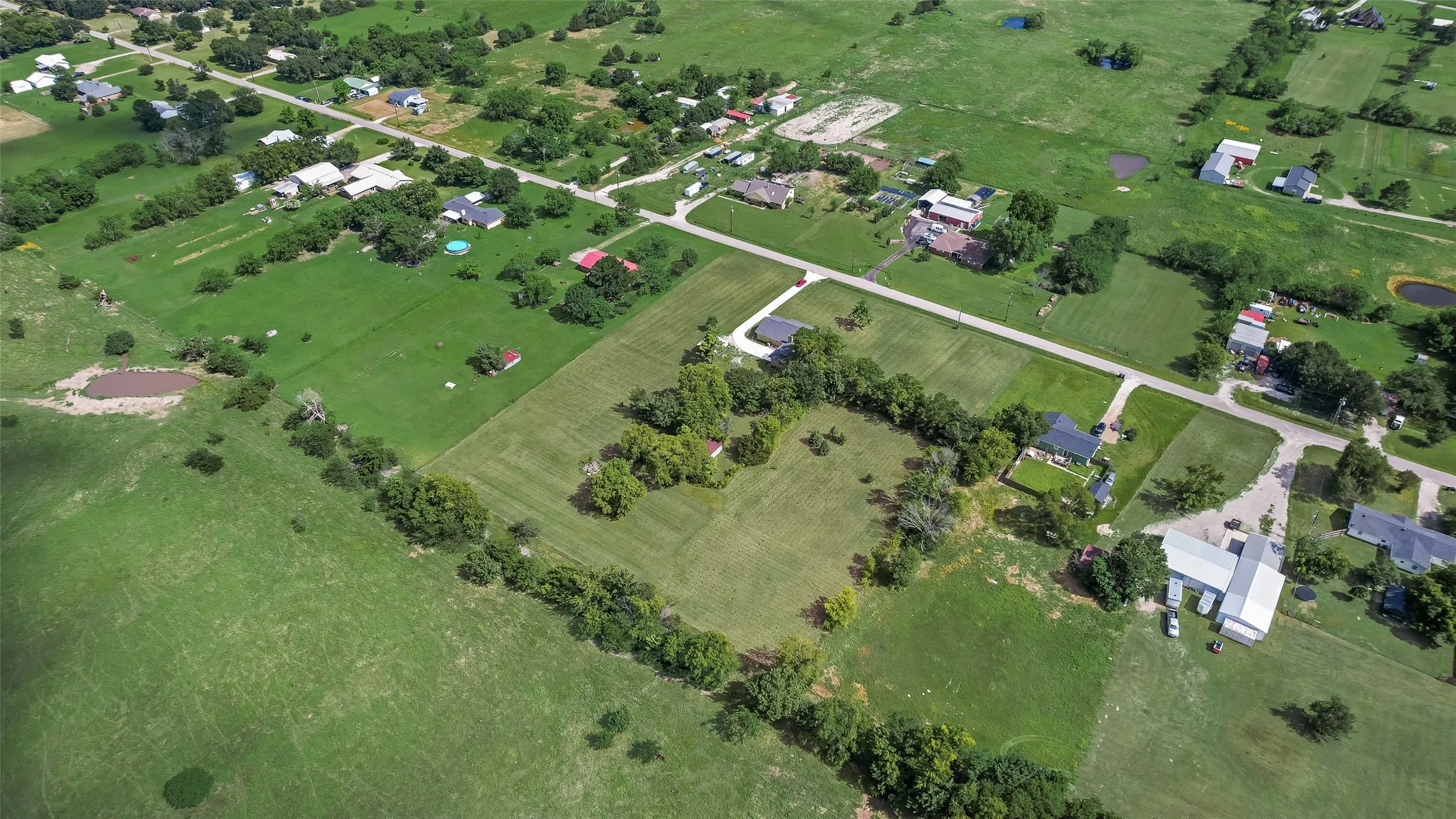 Single Family Residence For Sale in Hunt County , 302 County Road 3320, Greenville, Texas 75402, 3 Bedroom, 2 Bathroom, 2 Garage spaces, 1,670 Sqft, built in 1983, mls#21304279, Real Estate Agent in Greenville, Homes For Sale in Hunt county, Homes For Sale in Greenville, Realtor in Greenville Texas, Real Estate Brokerage Independent Realty Texas, Luminita Cordes Realtor