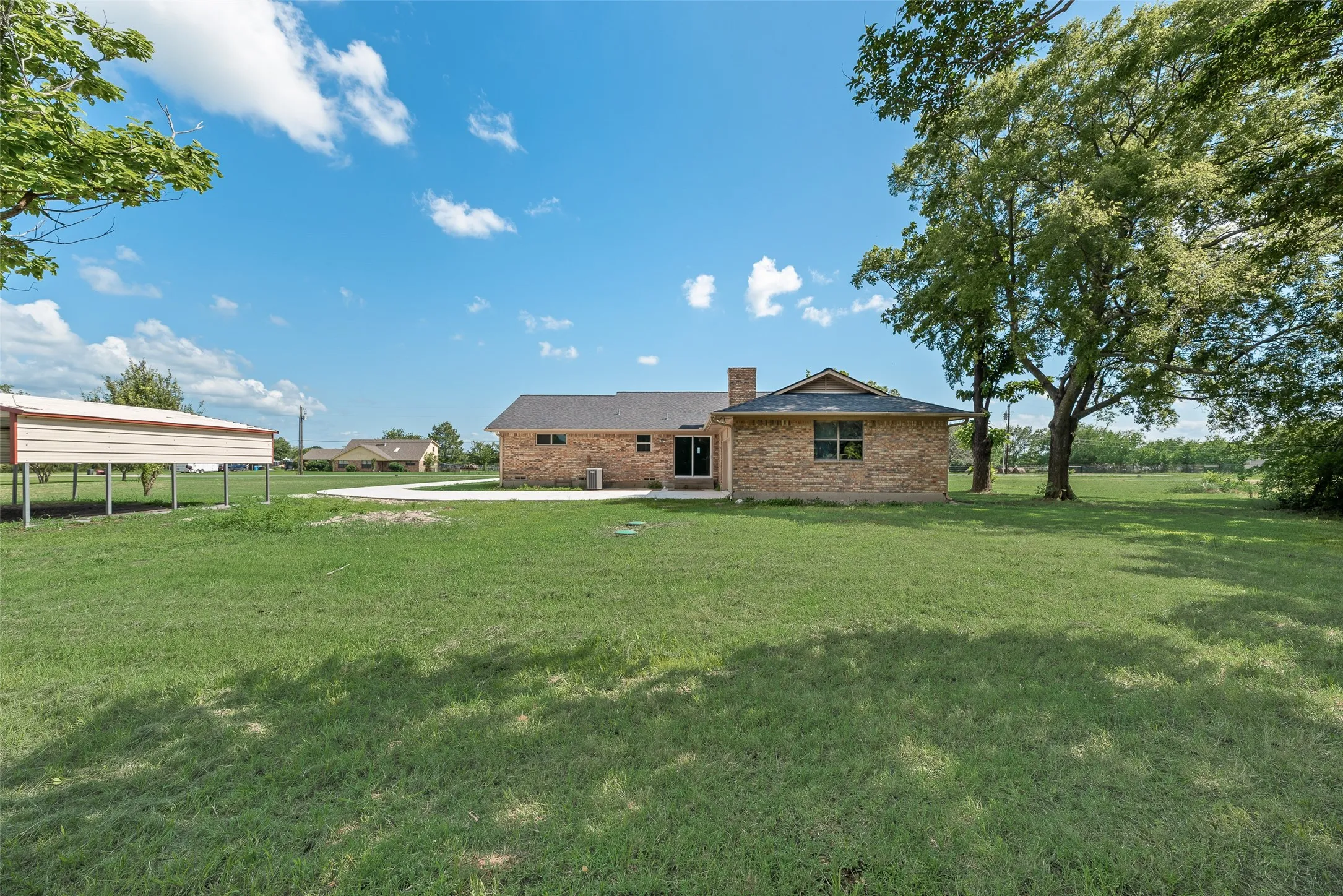 Single Family Residence For Sale in Hunt County , 302 County Road 3320, Greenville, Texas 75402, 3 Bedroom, 2 Bathroom, 2 Garage spaces, 1,670 Sqft, built in 1983, mls#21304279, Real Estate Agent in Greenville, Homes For Sale in Hunt county, Homes For Sale in Greenville, Realtor in Greenville Texas, Real Estate Brokerage Independent Realty Texas, Luminita Cordes Realtor