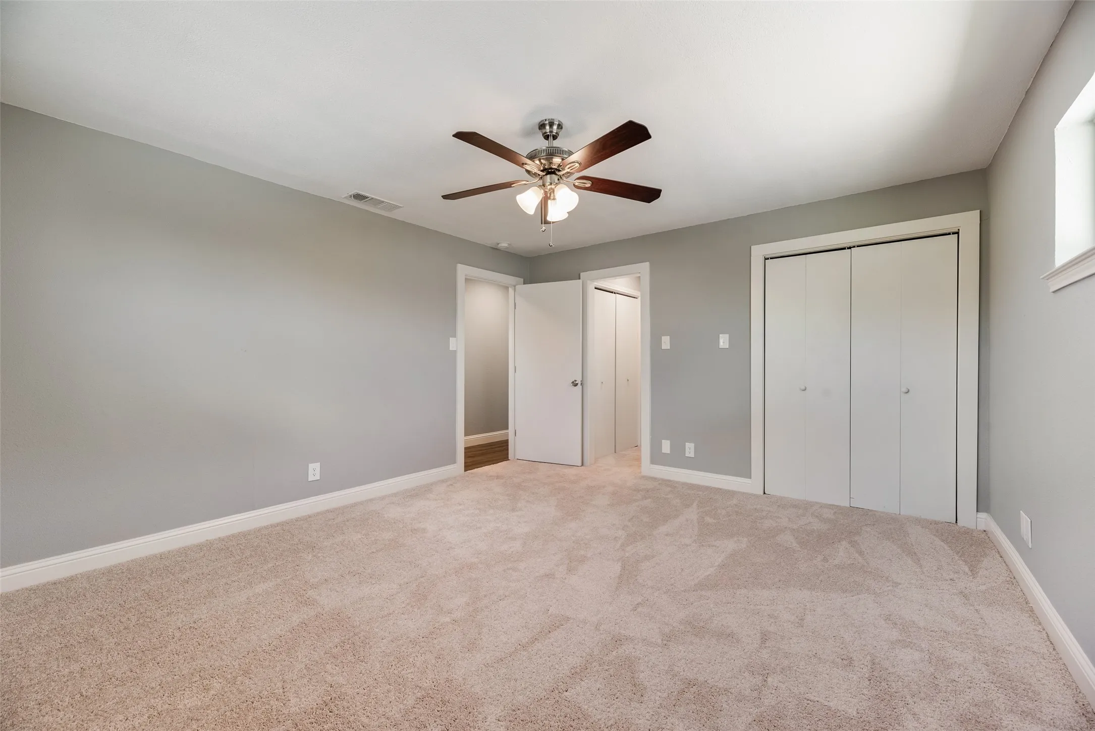 Single Family Residence For Sale in Hunt County , 302 County Road 3320, Greenville, Texas 75402, 3 Bedroom, 2 Bathroom, 2 Garage spaces, 1,670 Sqft, built in 1983, mls#21304279, Real Estate Agent in Greenville, Homes For Sale in Hunt county, Homes For Sale in Greenville, Realtor in Greenville Texas, Real Estate Brokerage Independent Realty Texas, Luminita Cordes Realtor