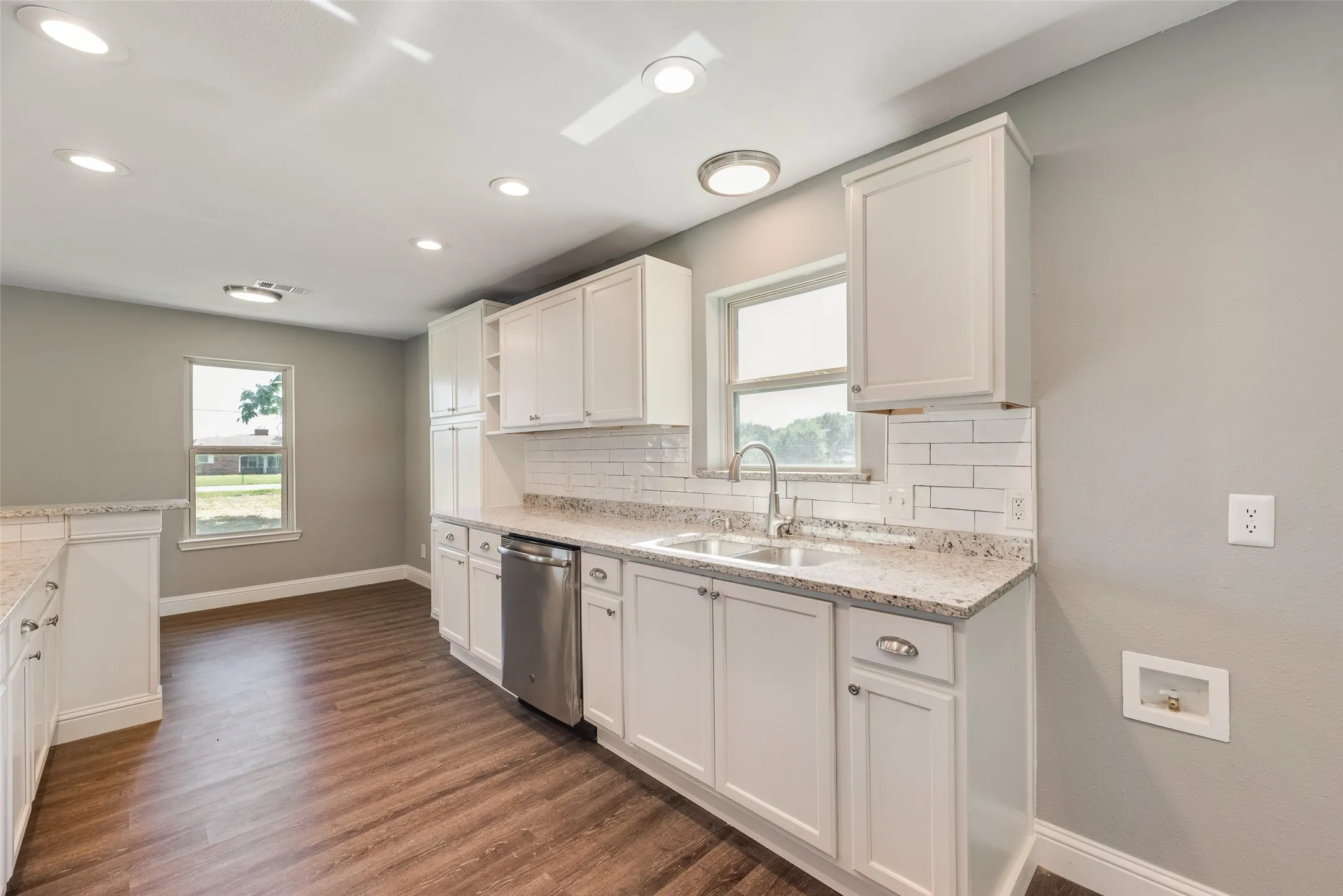Single Family Residence For Sale in Hunt County , 302 County Road 3320, Greenville, Texas 75402, 3 Bedroom, 2 Bathroom, 2 Garage spaces, 1,670 Sqft, built in 1983, mls#21304279, Real Estate Agent in Greenville, Homes For Sale in Hunt county, Homes For Sale in Greenville, Realtor in Greenville Texas, Real Estate Brokerage Independent Realty Texas, Luminita Cordes Realtor