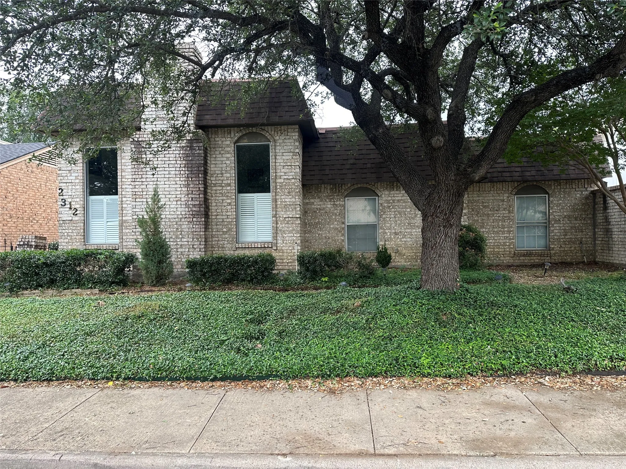 Single Family Residence For Sale in Denton County , 2312 Westbrook Drive, Carrollton, Texas 75007, 3 Bedrooms, 2 Bathrooms, 2 Garage spaces, 1,795 Sqft, built in 1978, Price $385,000, mls#21269111, Real Estate Agent in Carrollton, Homes For Sale in Denton county, Homes For Sale in Carrollton, Realtor in Carrollton Texas, Real Estate Brokerage Independent Realty Texas, Luminita Cordes Realtor