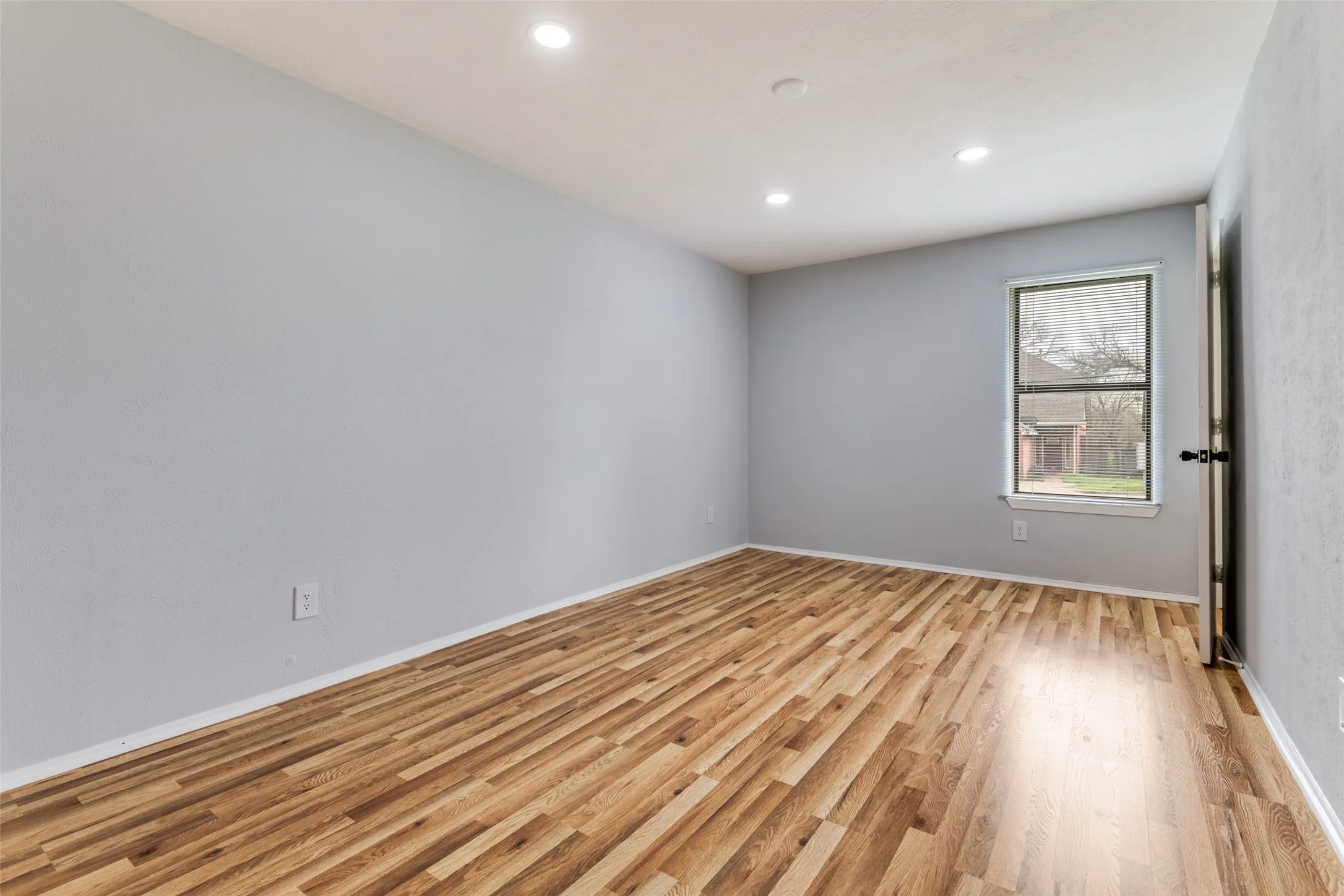 Single Family Residence For Sale in Rockwall County , 505 Storrs Street, Rockwall, Texas 75087, 3 Bedroom, 2 Bathroom, 2 Garage spaces, 1,097 Sqft, built in 1985, mls#21302701, Real Estate Agent in Rockwall, Homes For Sale in Rockwall county, Homes For Sale in Rockwall, Realtor in Rockwall Texas, Real Estate Brokerage Independent Realty Texas, Luminita Cordes Realtor