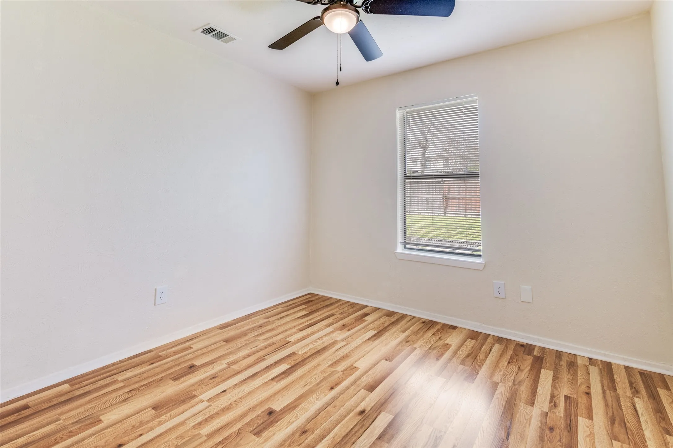 Single Family Residence For Sale in Rockwall County , 505 Storrs Street, Rockwall, Texas 75087, 3 Bedroom, 2 Bathroom, 2 Garage spaces, 1,097 Sqft, built in 1985, mls#21302701, Real Estate Agent in Rockwall, Homes For Sale in Rockwall county, Homes For Sale in Rockwall, Realtor in Rockwall Texas, Real Estate Brokerage Independent Realty Texas, Luminita Cordes Realtor