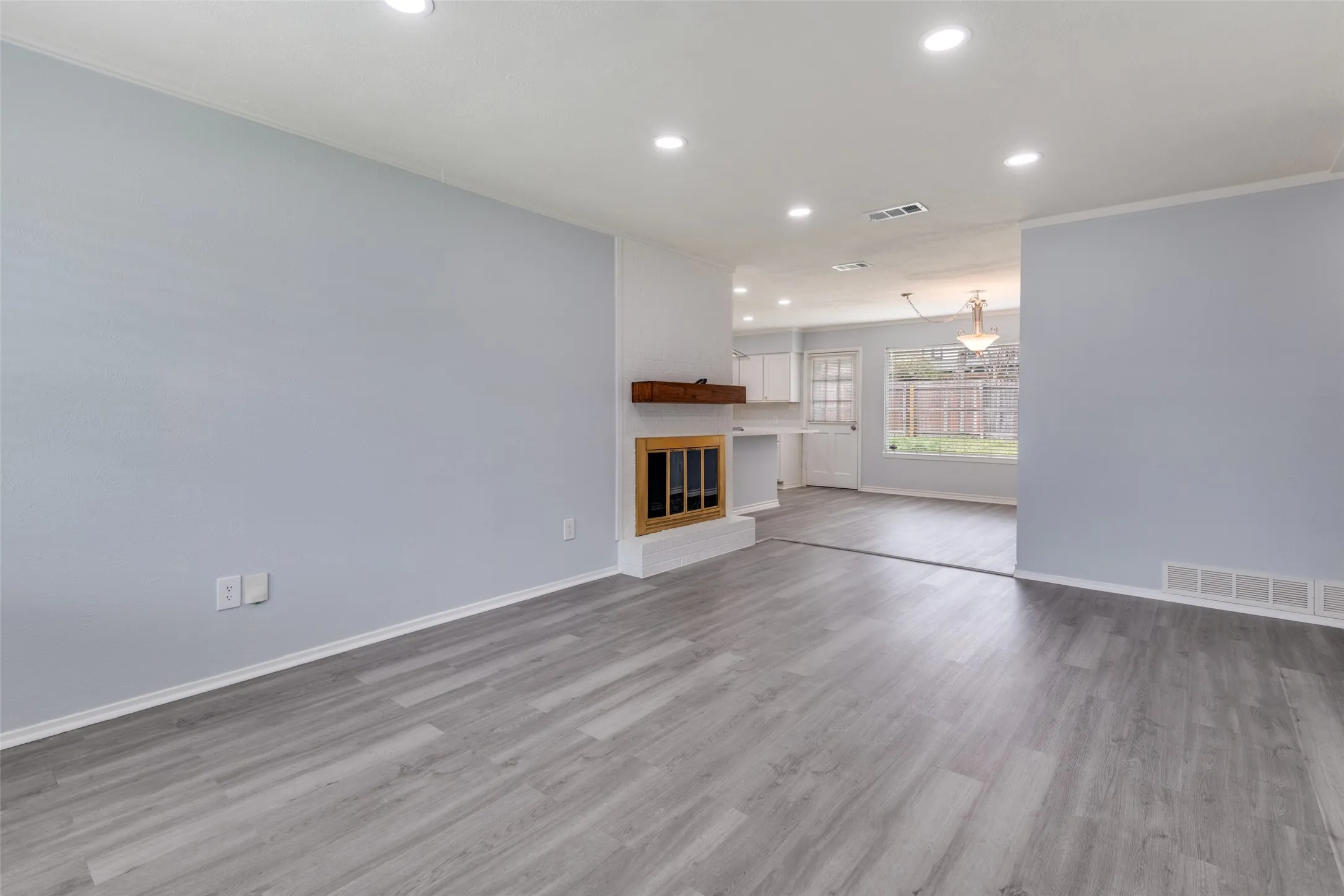 Single Family Residence For Sale in Rockwall County , 505 Storrs Street, Rockwall, Texas 75087, 3 Bedroom, 2 Bathroom, 2 Garage spaces, 1,097 Sqft, built in 1985, mls#21302701, Real Estate Agent in Rockwall, Homes For Sale in Rockwall county, Homes For Sale in Rockwall, Realtor in Rockwall Texas, Real Estate Brokerage Independent Realty Texas, Luminita Cordes Realtor