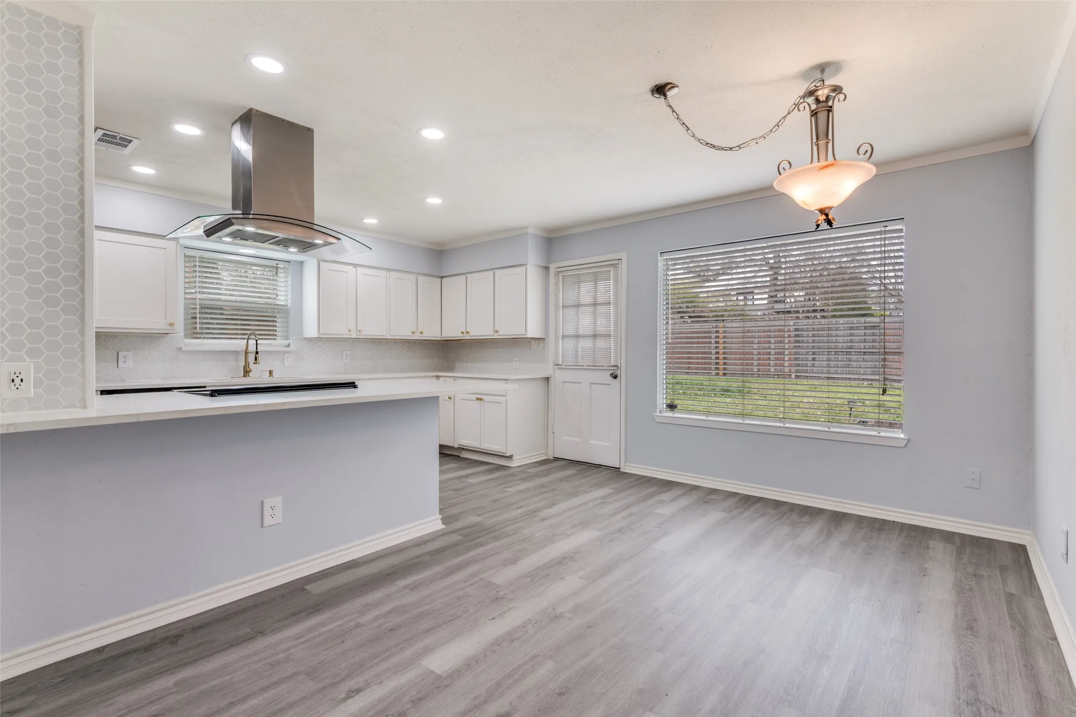 Single Family Residence For Sale in Rockwall County , 505 Storrs Street, Rockwall, Texas 75087, 3 Bedroom, 2 Bathroom, 2 Garage spaces, 1,097 Sqft, built in 1985, mls#21302701, Real Estate Agent in Rockwall, Homes For Sale in Rockwall county, Homes For Sale in Rockwall, Realtor in Rockwall Texas, Real Estate Brokerage Independent Realty Texas, Luminita Cordes Realtor