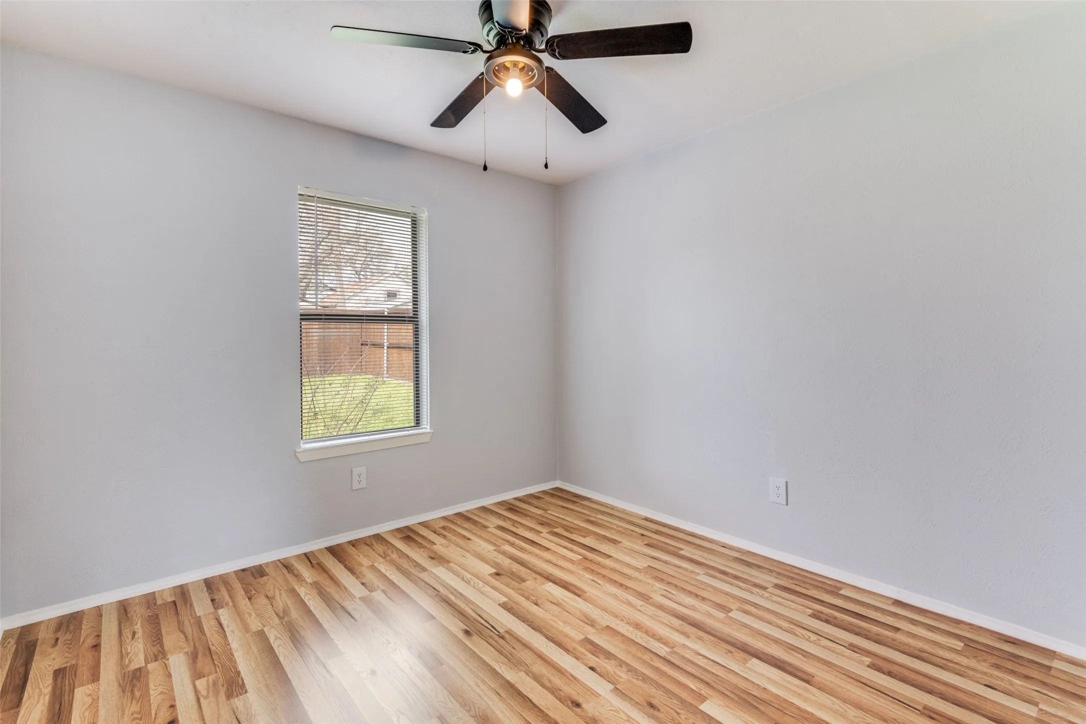 Single Family Residence For Sale in Rockwall County , 505 Storrs Street, Rockwall, Texas 75087, 3 Bedroom, 2 Bathroom, 2 Garage spaces, 1,097 Sqft, built in 1985, mls#21302701, Real Estate Agent in Rockwall, Homes For Sale in Rockwall county, Homes For Sale in Rockwall, Realtor in Rockwall Texas, Real Estate Brokerage Independent Realty Texas, Luminita Cordes Realtor