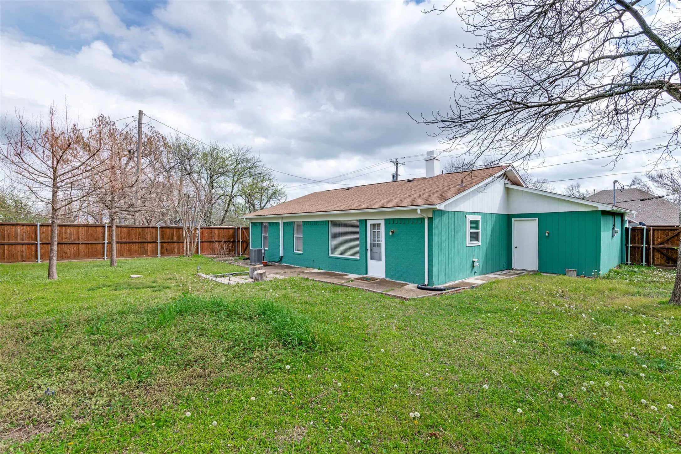 Single Family Residence For Sale in Rockwall County , 505 Storrs Street, Rockwall, Texas 75087, 3 Bedroom, 2 Bathroom, 2 Garage spaces, 1,097 Sqft, built in 1985, mls#21302701, Real Estate Agent in Rockwall, Homes For Sale in Rockwall county, Homes For Sale in Rockwall, Realtor in Rockwall Texas, Real Estate Brokerage Independent Realty Texas, Luminita Cordes Realtor