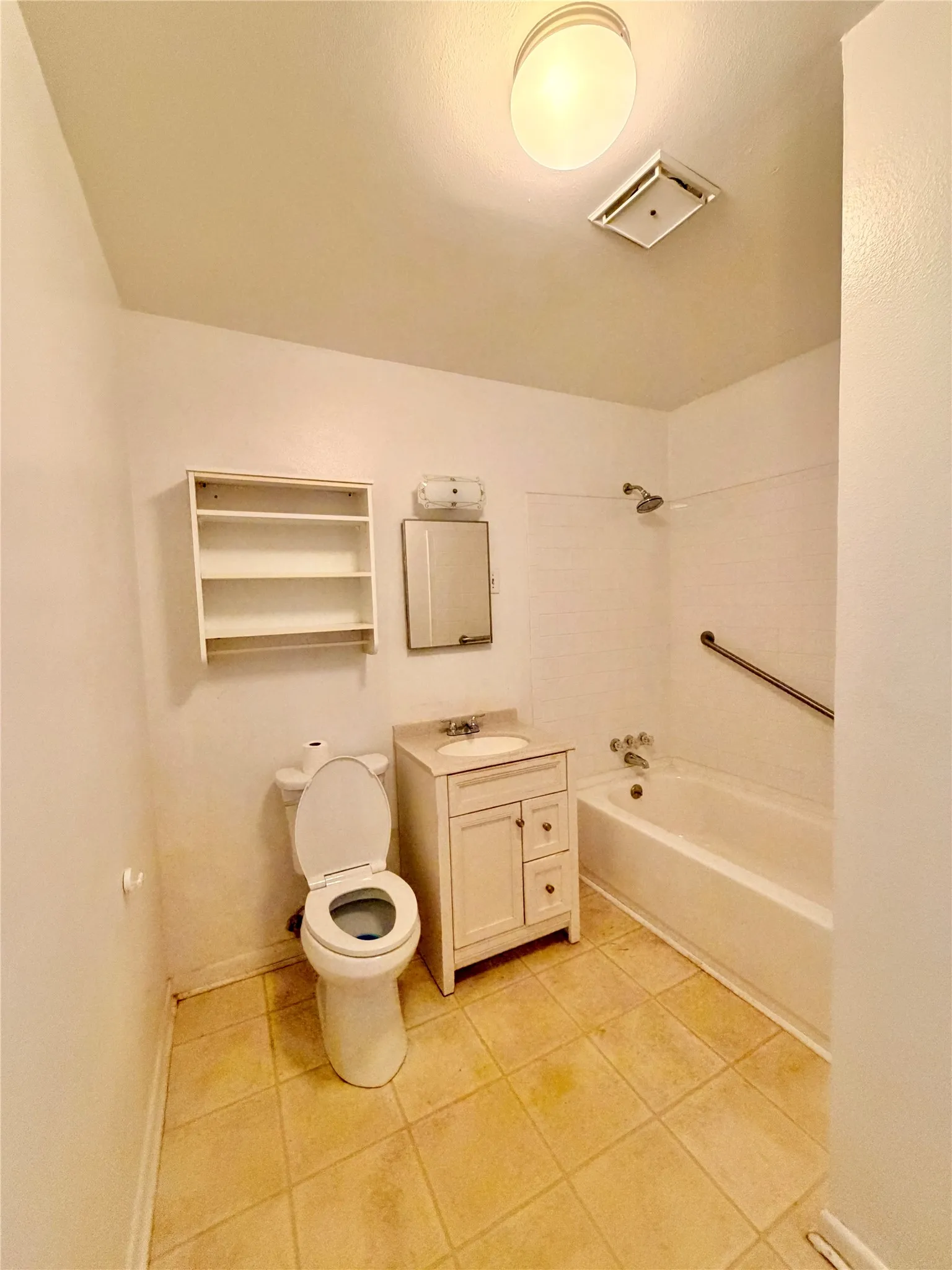 Single Family Residence For Sale in Taylor County , 649 Mccartney Lane, Tye, Texas 79563, 3 Bedroom, 2 Bathroom, Garage spaces, 1,534 Sqft, built in 1960, mls#21303965, Real Estate Agent in Tye, Homes For Sale in Taylor county, Homes For Sale in Tye, Realtor in Tye Texas, Real Estate Brokerage Independent Realty Texas, Luminita Cordes Realtor