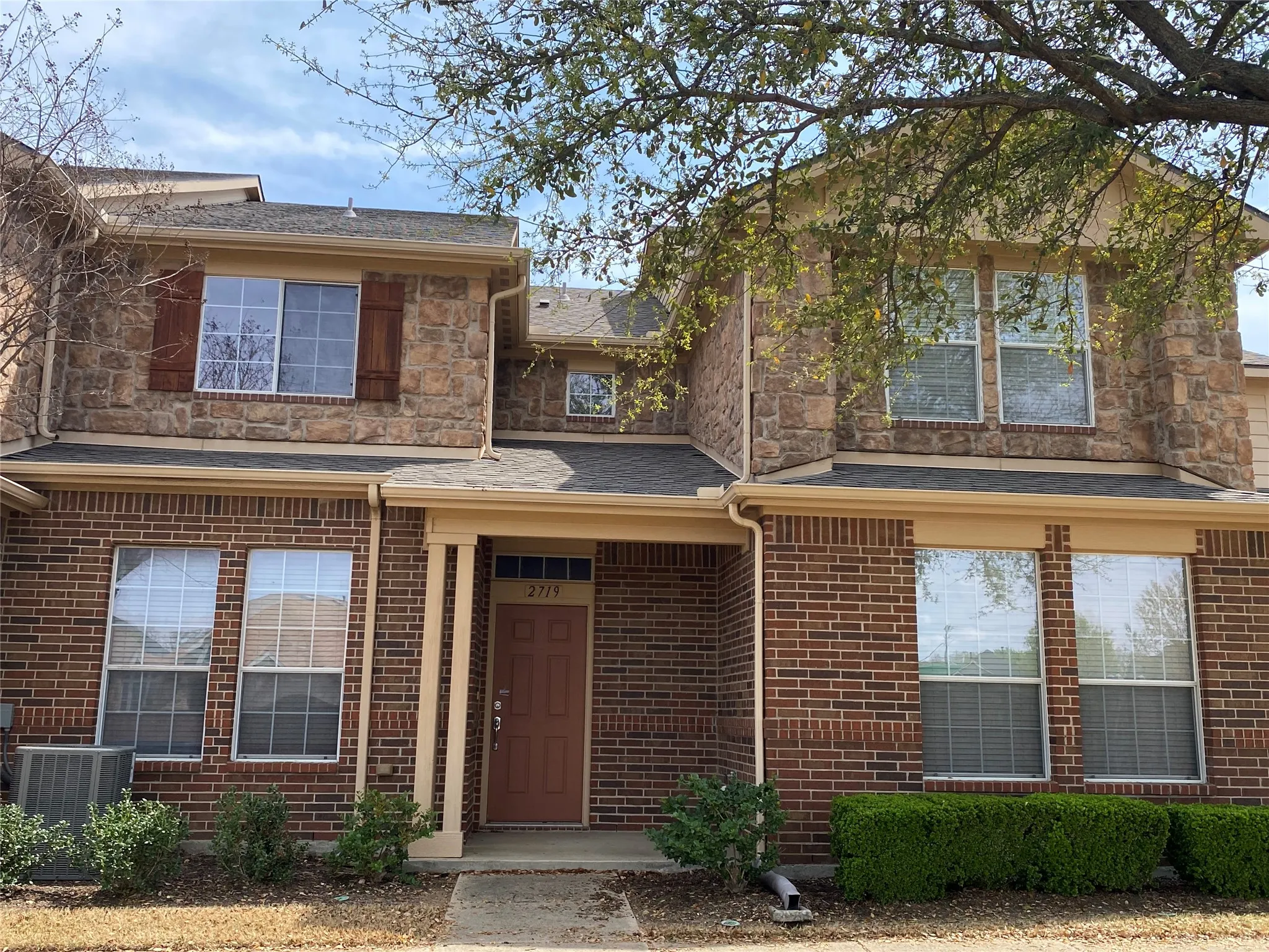 Townhouse For Rent in Dallas County , 2719 Olympic Park Drive, Grand Prairie, Texas 75050, 2 Bedroom, 3 Bathroom, 2 Garage spaces, 1,278 Sqft, built in 2007, mls#21297813, Real Estate Agent in Grand Prairie, Homes For Rent in Dallas county, Homes For Rent in Grand Prairie, Realtor in Grand Prairie Texas, Real Estate Brokerage Independent Realty Texas, Luminita Cordes Realtor