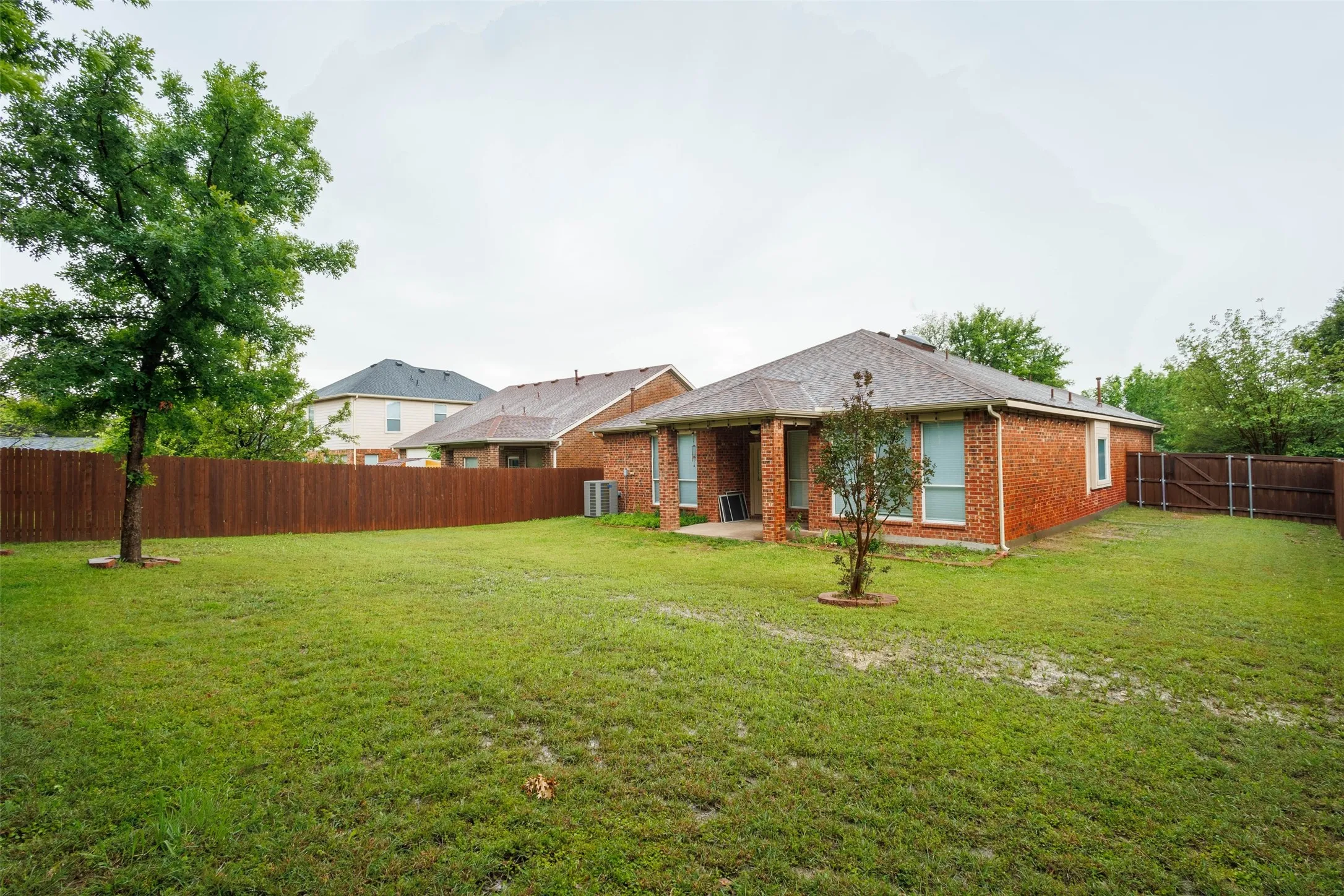 Single Family Residence For Rent in Dallas County , 7048 Summit Parc Drive, Dallas, Texas 75249, 3 Bedroom, 2 Bathroom, 2 Garage spaces, 1,871 Sqft, built in 2005, mls#21304305, Real Estate Agent in Dallas, Homes For Rent in Dallas county, Homes For Rent in Dallas, Realtor in Dallas Texas, Real Estate Brokerage Independent Realty Texas, Luminita Cordes Realtor