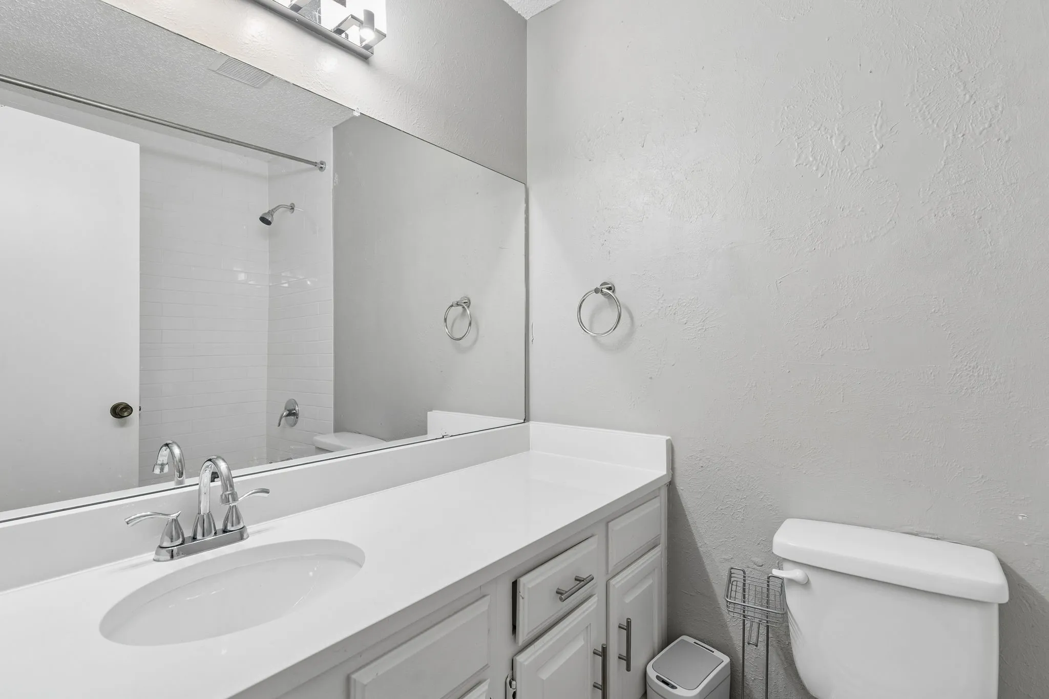 Condominium For Rent in Dallas County , 4236 Cuesta Drive, Irving, Texas 75038, 2 Bedroom, 3 Bathroom, 1 Garage spaces, 1,400 Sqft, built in 1981, mls#21302787, Real Estate Agent in Irving, Homes For Rent in Dallas county, Homes For Rent in Irving, Realtor in Irving Texas, Real Estate Brokerage Independent Realty Texas, Luminita Cordes Realtor