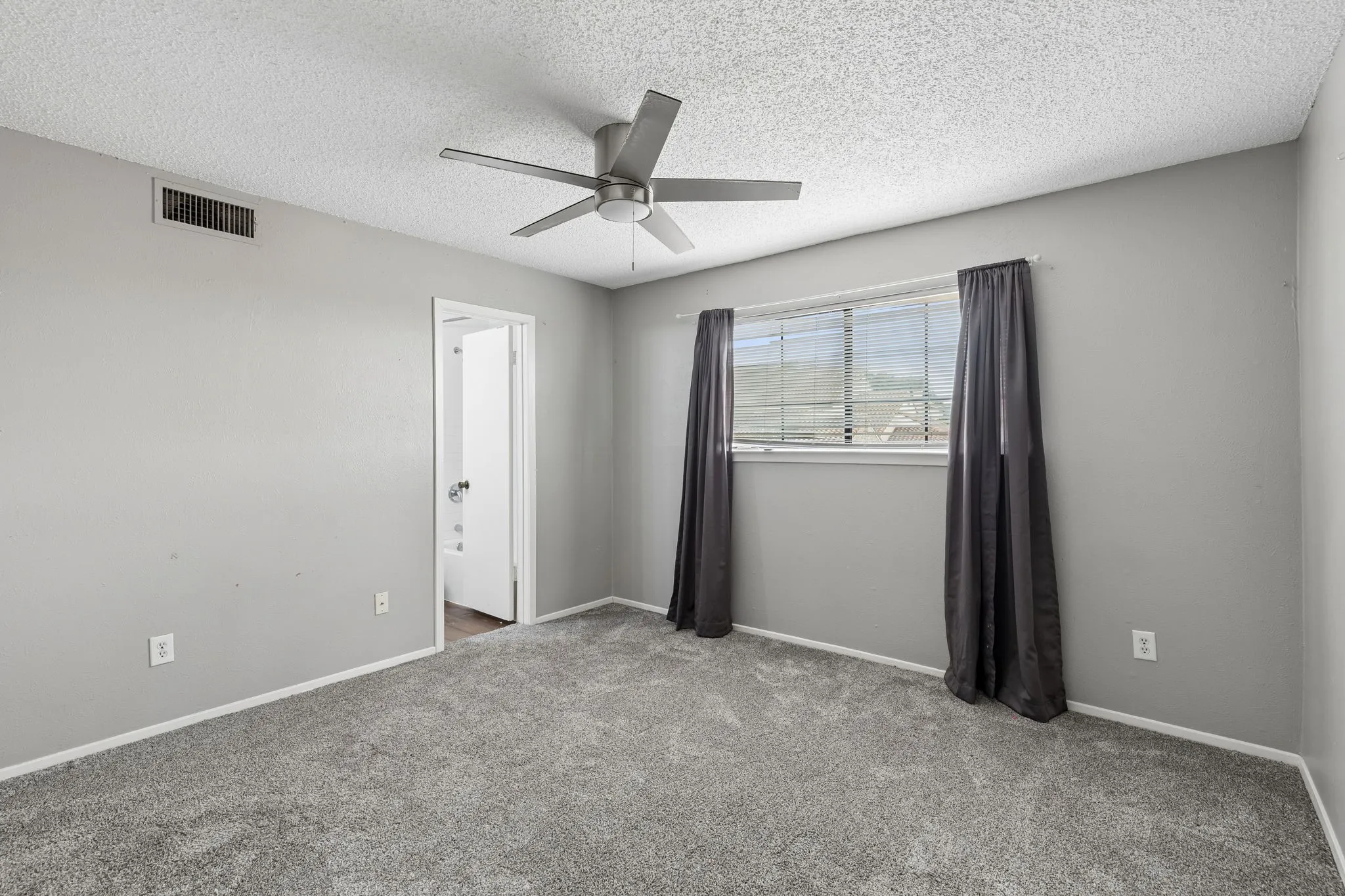 Condominium For Rent in Dallas County , 4236 Cuesta Drive, Irving, Texas 75038, 2 Bedroom, 3 Bathroom, 1 Garage spaces, 1,400 Sqft, built in 1981, mls#21302787, Real Estate Agent in Irving, Homes For Rent in Dallas county, Homes For Rent in Irving, Realtor in Irving Texas, Real Estate Brokerage Independent Realty Texas, Luminita Cordes Realtor