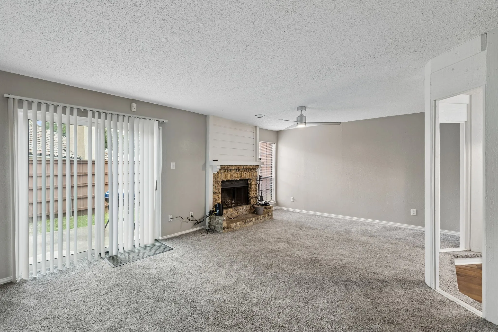 Condominium For Rent in Dallas County , 4236 Cuesta Drive, Irving, Texas 75038, 2 Bedroom, 3 Bathroom, 1 Garage spaces, 1,400 Sqft, built in 1981, mls#21302787, Real Estate Agent in Irving, Homes For Rent in Dallas county, Homes For Rent in Irving, Realtor in Irving Texas, Real Estate Brokerage Independent Realty Texas, Luminita Cordes Realtor