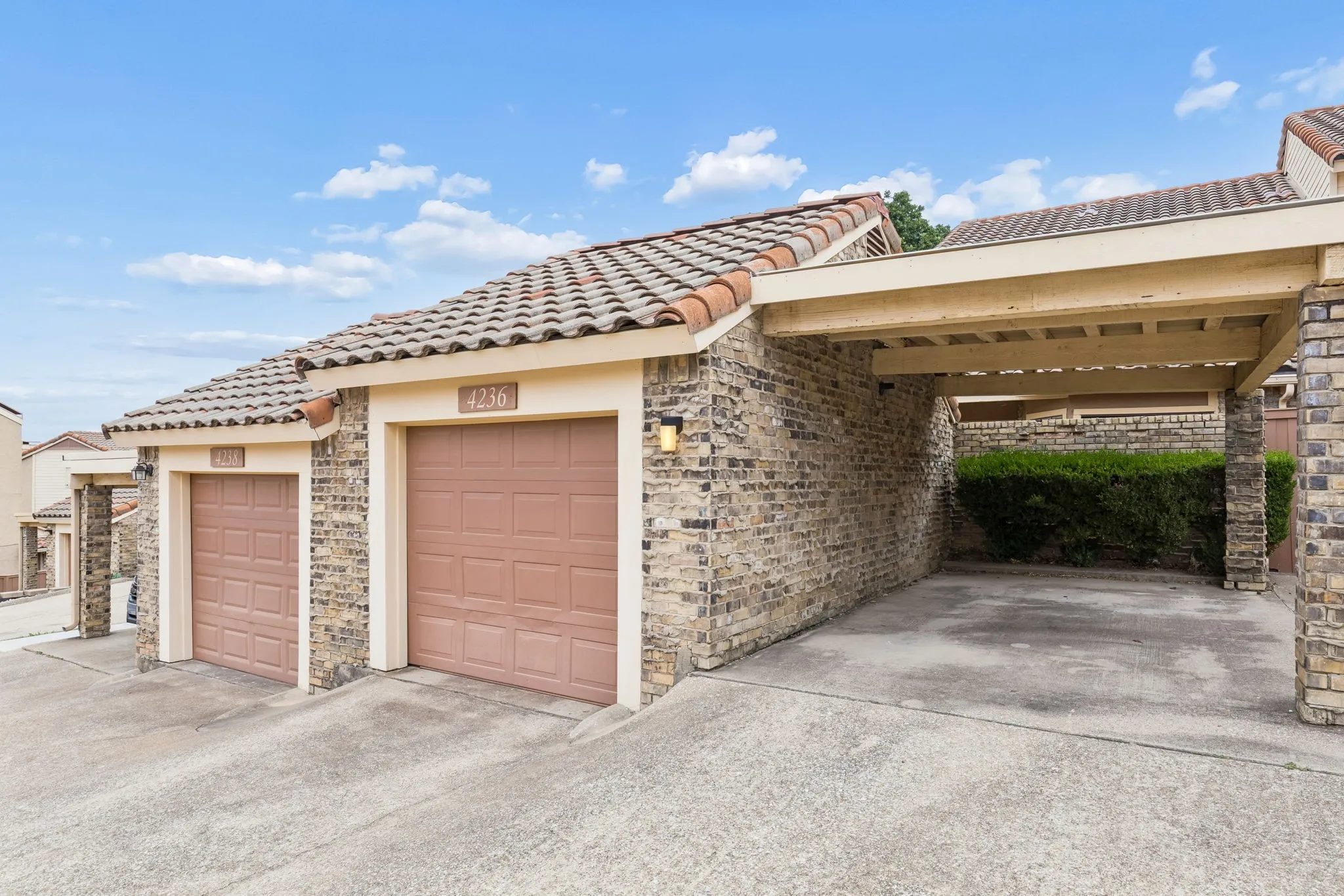 Condominium For Rent in Dallas County , 4236 Cuesta Drive, Irving, Texas 75038, 2 Bedroom, 3 Bathroom, 1 Garage spaces, 1,400 Sqft, built in 1981, mls#21302787, Real Estate Agent in Irving, Homes For Rent in Dallas county, Homes For Rent in Irving, Realtor in Irving Texas, Real Estate Brokerage Independent Realty Texas, Luminita Cordes Realtor