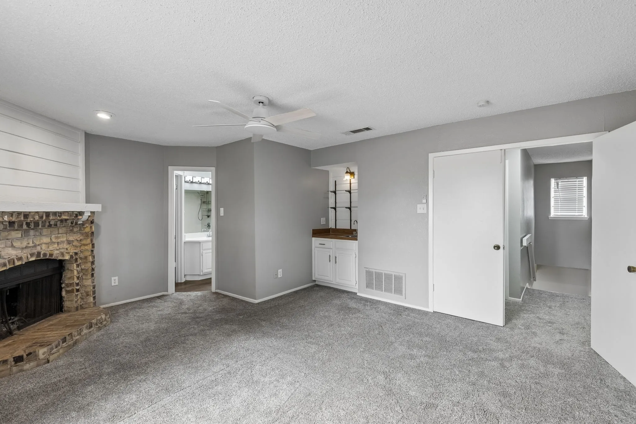 Condominium For Rent in Dallas County , 4236 Cuesta Drive, Irving, Texas 75038, 2 Bedroom, 3 Bathroom, 1 Garage spaces, 1,400 Sqft, built in 1981, mls#21302787, Real Estate Agent in Irving, Homes For Rent in Dallas county, Homes For Rent in Irving, Realtor in Irving Texas, Real Estate Brokerage Independent Realty Texas, Luminita Cordes Realtor