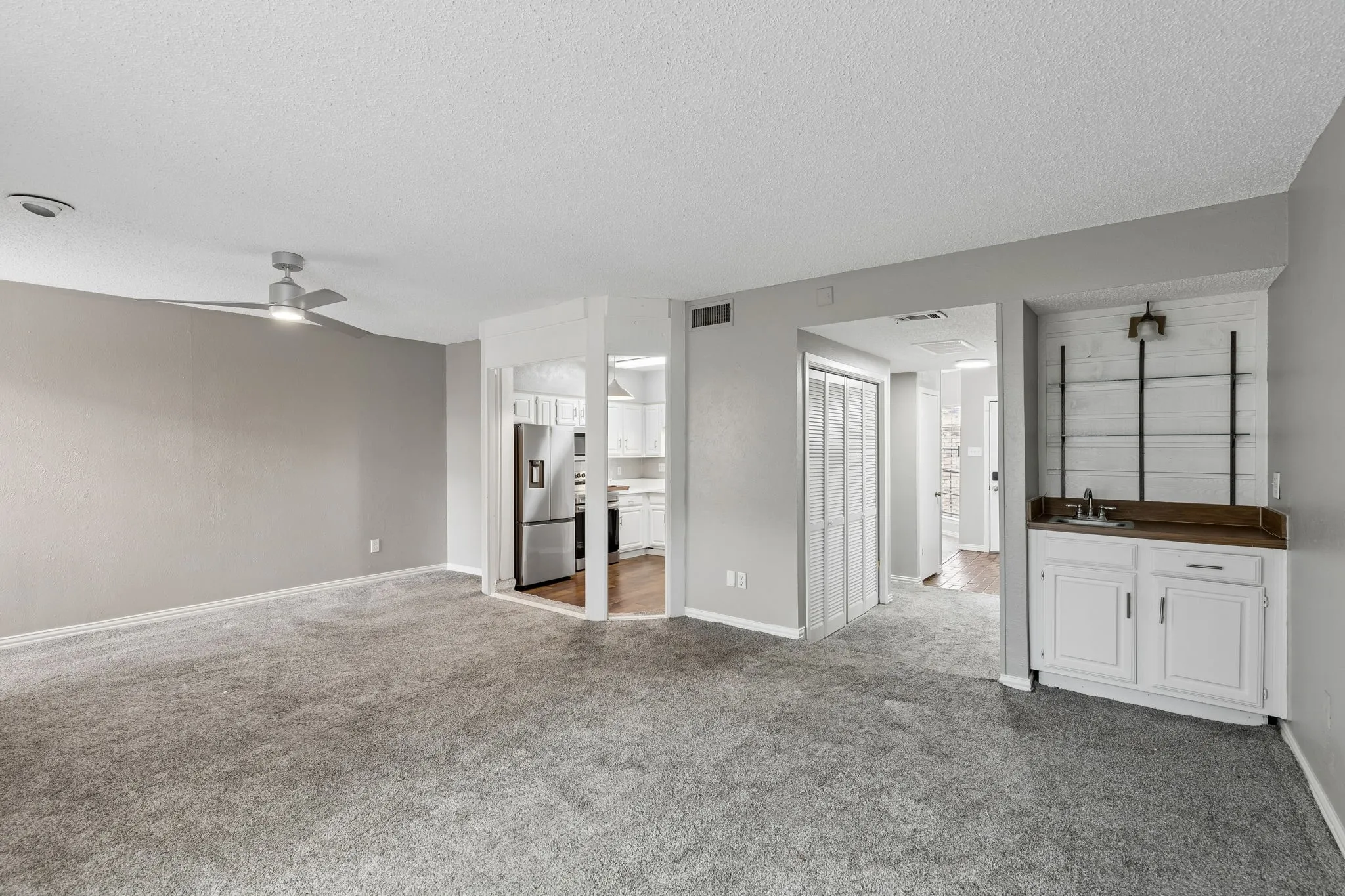 Condominium For Rent in Dallas County , 4236 Cuesta Drive, Irving, Texas 75038, 2 Bedroom, 3 Bathroom, 1 Garage spaces, 1,400 Sqft, built in 1981, mls#21302787, Real Estate Agent in Irving, Homes For Rent in Dallas county, Homes For Rent in Irving, Realtor in Irving Texas, Real Estate Brokerage Independent Realty Texas, Luminita Cordes Realtor