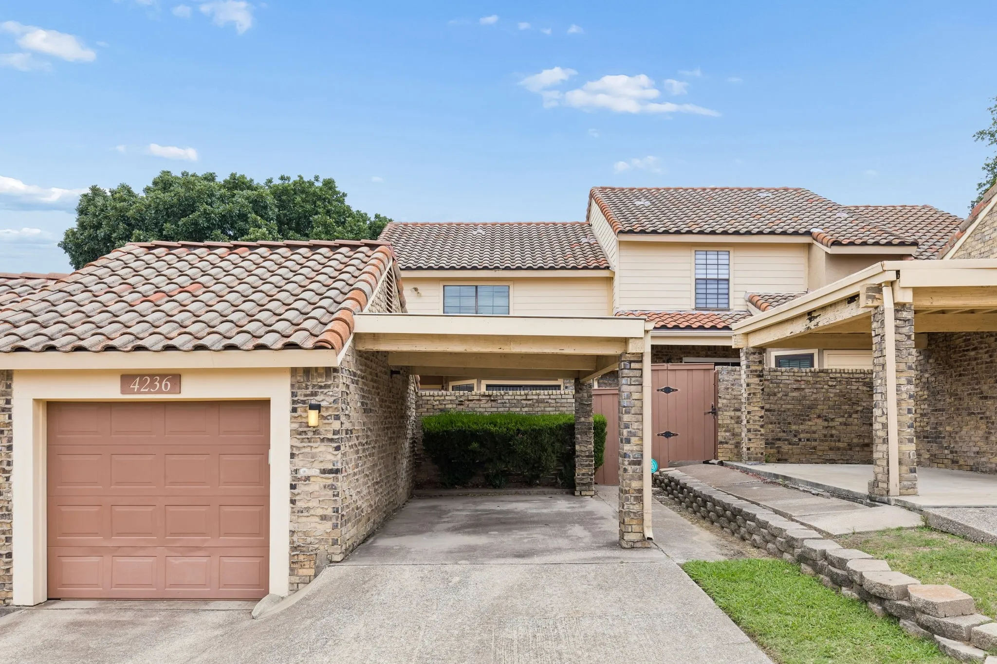 Condominium For Rent in Dallas County , 4236 Cuesta Drive, Irving, Texas 75038, 2 Bedroom, 3 Bathroom, 1 Garage spaces, 1,400 Sqft, built in 1981, mls#21302787, Real Estate Agent in Irving, Homes For Rent in Dallas county, Homes For Rent in Irving, Realtor in Irving Texas, Real Estate Brokerage Independent Realty Texas, Luminita Cordes Realtor