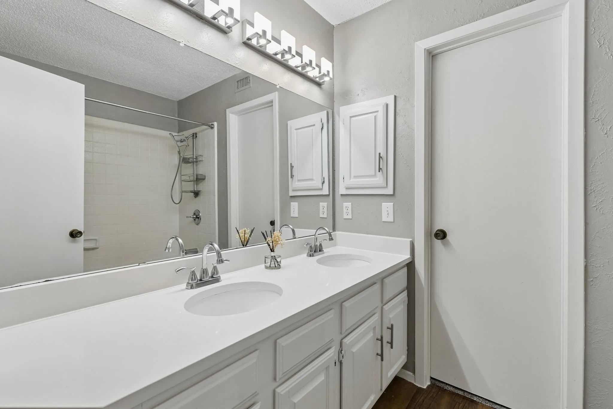 Condominium For Rent in Dallas County , 4236 Cuesta Drive, Irving, Texas 75038, 2 Bedroom, 3 Bathroom, 1 Garage spaces, 1,400 Sqft, built in 1981, mls#21302787, Real Estate Agent in Irving, Homes For Rent in Dallas county, Homes For Rent in Irving, Realtor in Irving Texas, Real Estate Brokerage Independent Realty Texas, Luminita Cordes Realtor