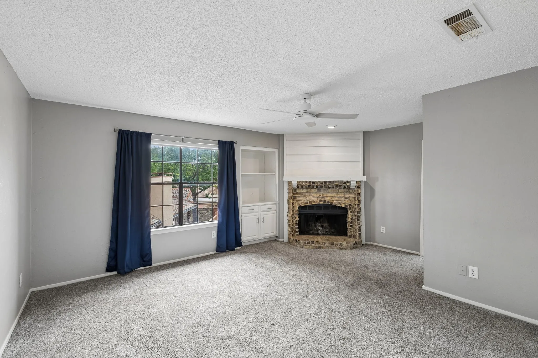 Condominium For Rent in Dallas County , 4236 Cuesta Drive, Irving, Texas 75038, 2 Bedroom, 3 Bathroom, 1 Garage spaces, 1,400 Sqft, built in 1981, mls#21302787, Real Estate Agent in Irving, Homes For Rent in Dallas county, Homes For Rent in Irving, Realtor in Irving Texas, Real Estate Brokerage Independent Realty Texas, Luminita Cordes Realtor