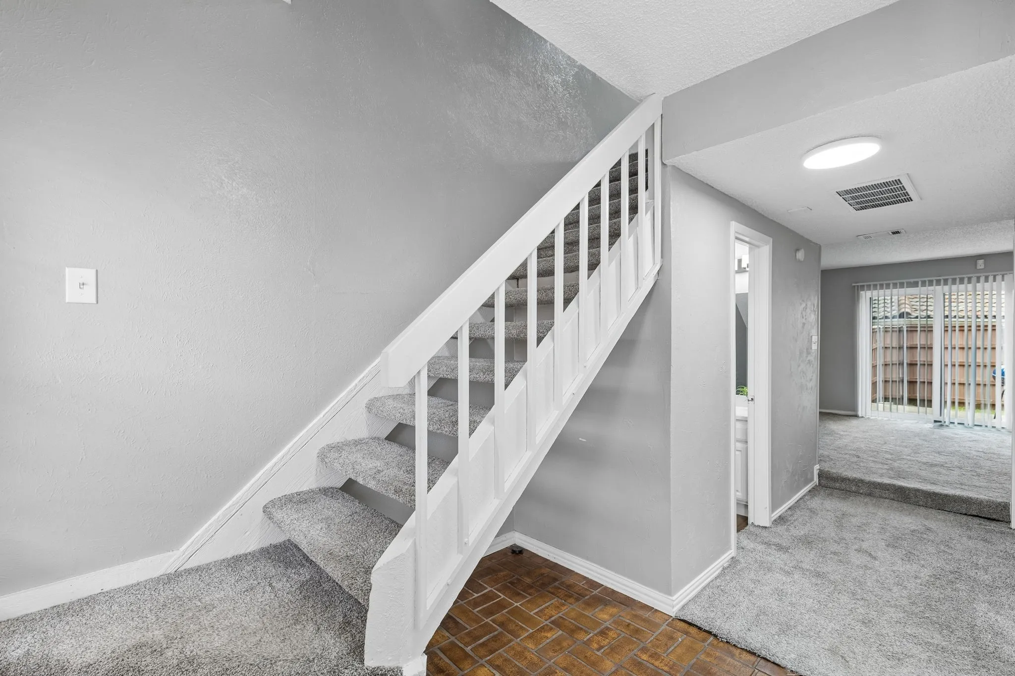 Condominium For Rent in Dallas County , 4236 Cuesta Drive, Irving, Texas 75038, 2 Bedroom, 3 Bathroom, 1 Garage spaces, 1,400 Sqft, built in 1981, mls#21302787, Real Estate Agent in Irving, Homes For Rent in Dallas county, Homes For Rent in Irving, Realtor in Irving Texas, Real Estate Brokerage Independent Realty Texas, Luminita Cordes Realtor