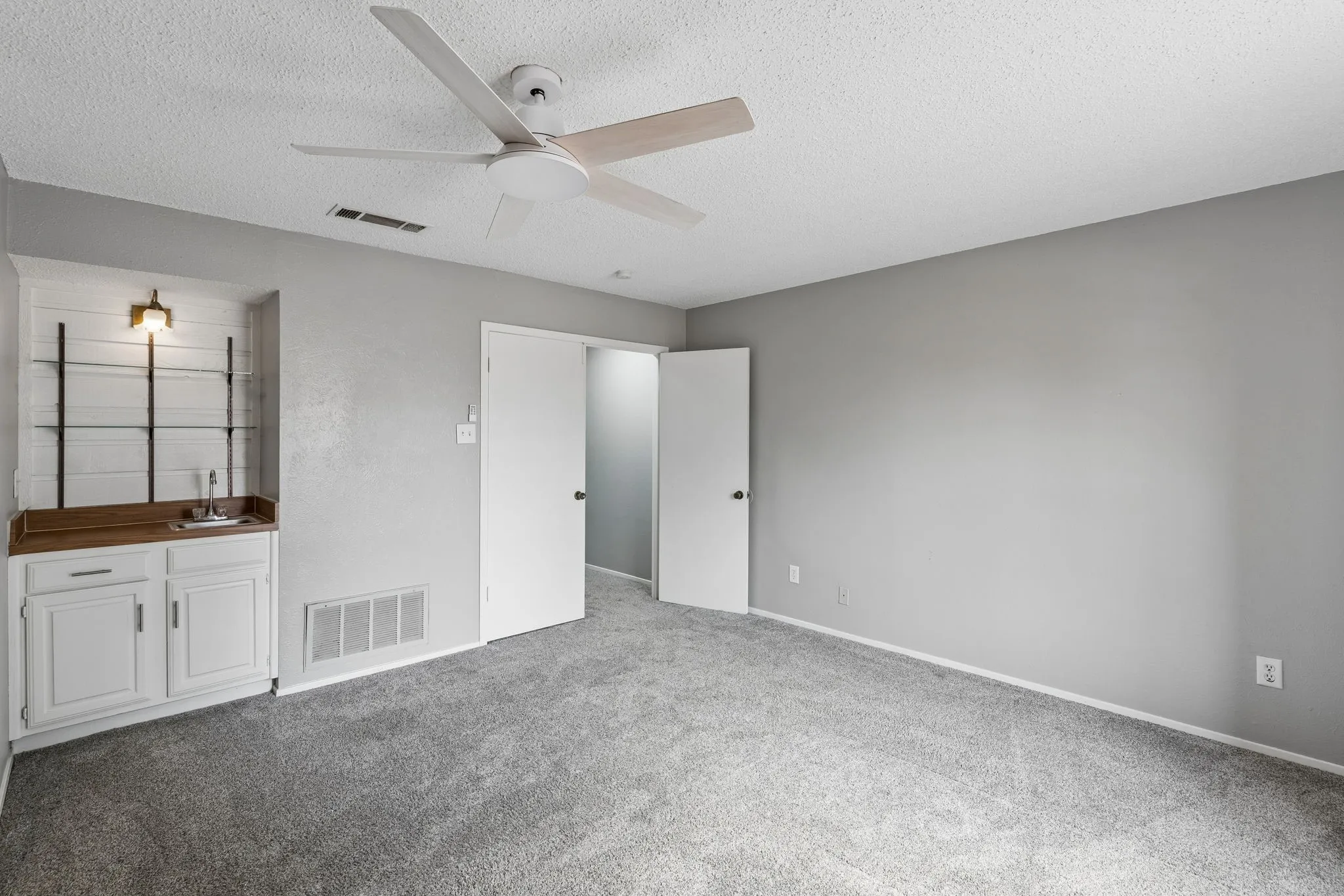 Condominium For Rent in Dallas County , 4236 Cuesta Drive, Irving, Texas 75038, 2 Bedroom, 3 Bathroom, 1 Garage spaces, 1,400 Sqft, built in 1981, mls#21302787, Real Estate Agent in Irving, Homes For Rent in Dallas county, Homes For Rent in Irving, Realtor in Irving Texas, Real Estate Brokerage Independent Realty Texas, Luminita Cordes Realtor