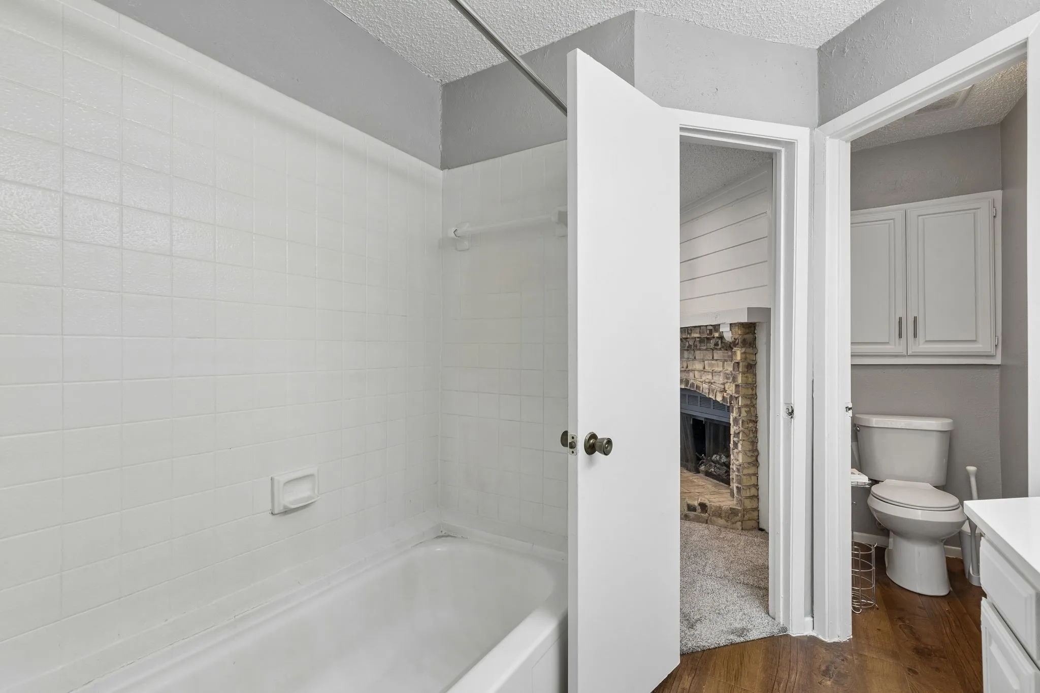 Condominium For Rent in Dallas County , 4236 Cuesta Drive, Irving, Texas 75038, 2 Bedroom, 3 Bathroom, 1 Garage spaces, 1,400 Sqft, built in 1981, mls#21302787, Real Estate Agent in Irving, Homes For Rent in Dallas county, Homes For Rent in Irving, Realtor in Irving Texas, Real Estate Brokerage Independent Realty Texas, Luminita Cordes Realtor