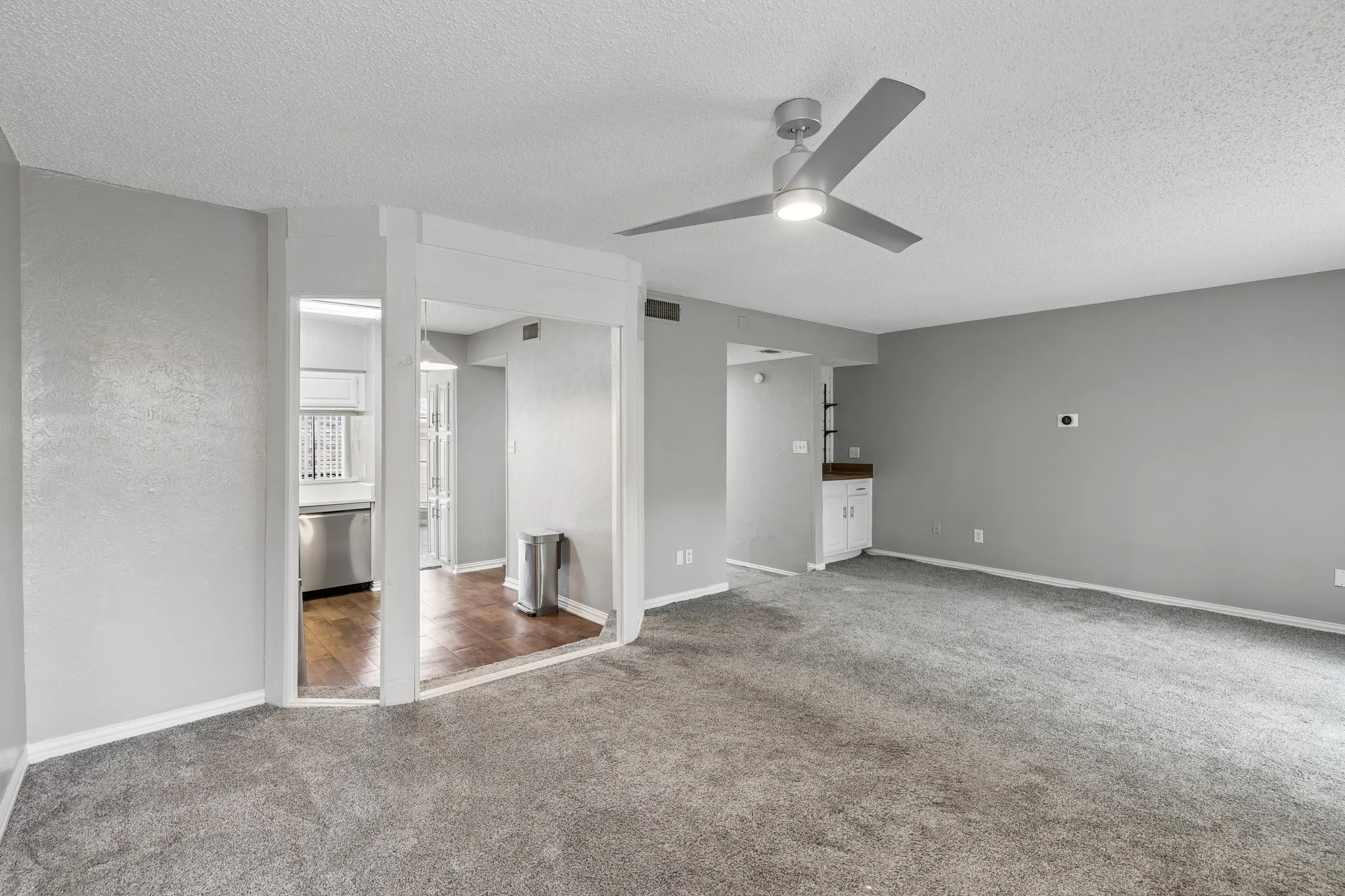 Condominium For Rent in Dallas County , 4236 Cuesta Drive, Irving, Texas 75038, 2 Bedroom, 3 Bathroom, 1 Garage spaces, 1,400 Sqft, built in 1981, mls#21302787, Real Estate Agent in Irving, Homes For Rent in Dallas county, Homes For Rent in Irving, Realtor in Irving Texas, Real Estate Brokerage Independent Realty Texas, Luminita Cordes Realtor