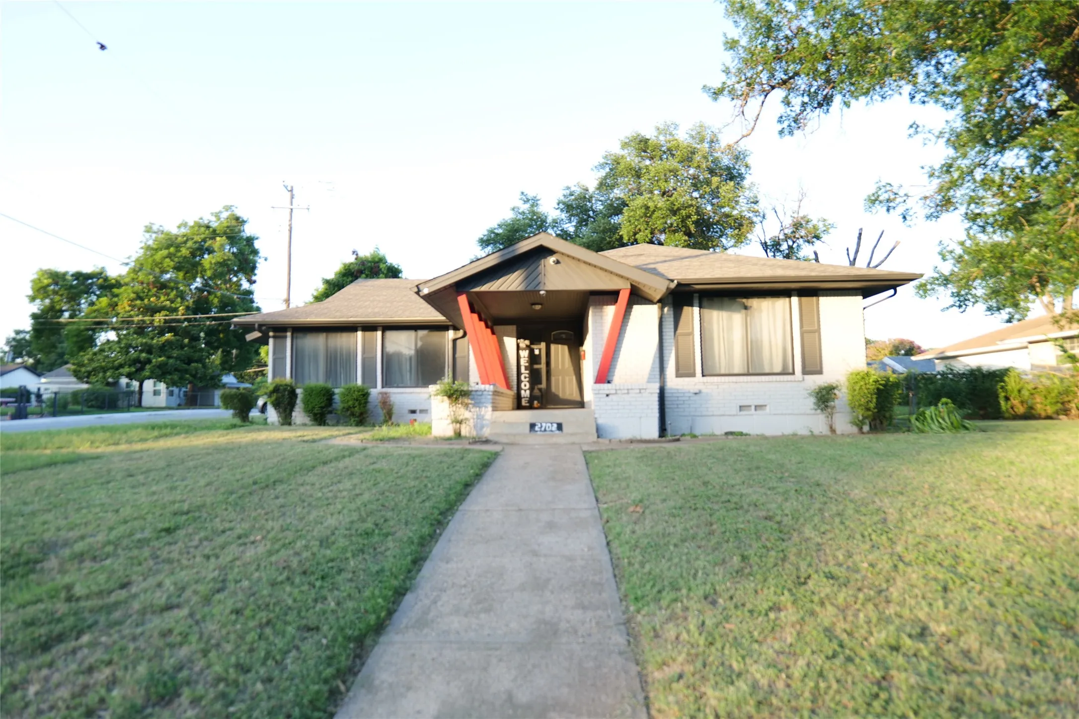 Single Family Residence For Sale in Dallas County , 2702 Belknap Avenue, Dallas, Texas 75216, 3 Bedrooms, 2 Bathrooms, 2 Garage spaces, 1,582 Sqft, built in 1951, Price $260,499, mls#21303481, Real Estate Agent in Dallas, Homes For Sale in Dallas county, Homes For Sale in Dallas, Realtor in Dallas Texas, Real Estate Brokerage Independent Realty Texas, Luminita Cordes Realtor