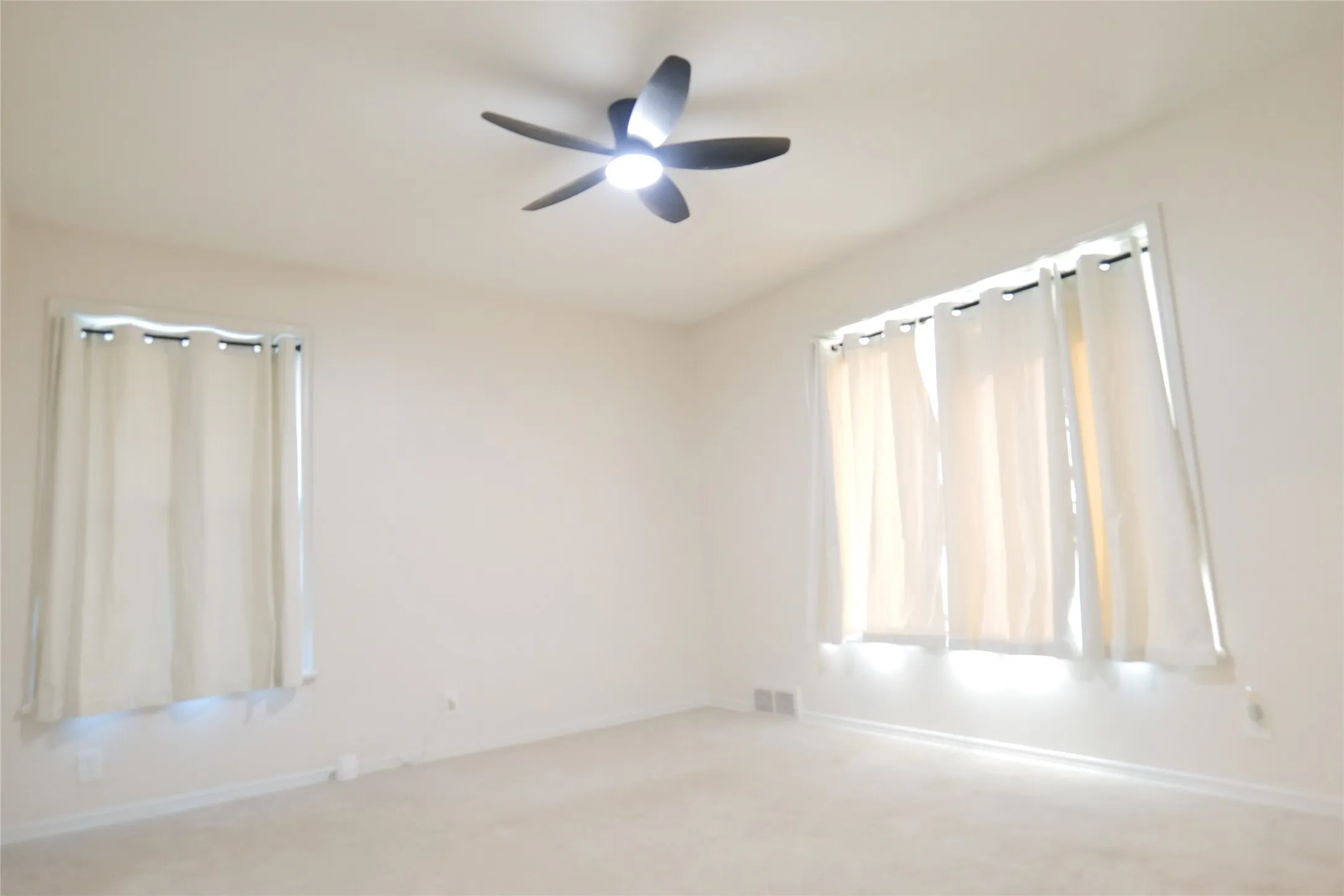 Recessed lighting, ceiling fan, and carpeted flooring
