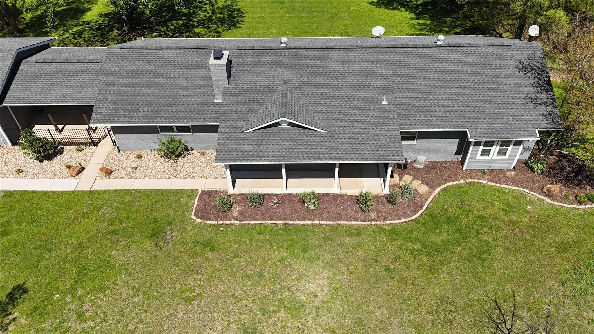 Single Family Residence For Sale in Ellis County , 1211 Mcalpin Road, Midlothian, Texas 76065, 4 Bedroom, 3 Bathroom, 2 Garage spaces, 2,104 Sqft, built in 1983, mls#21303667, Real Estate Agent in Midlothian, Homes For Sale in Ellis county, Homes For Sale in Midlothian, Realtor in Midlothian Texas, Real Estate Brokerage Independent Realty Texas, Luminita Cordes Realtor