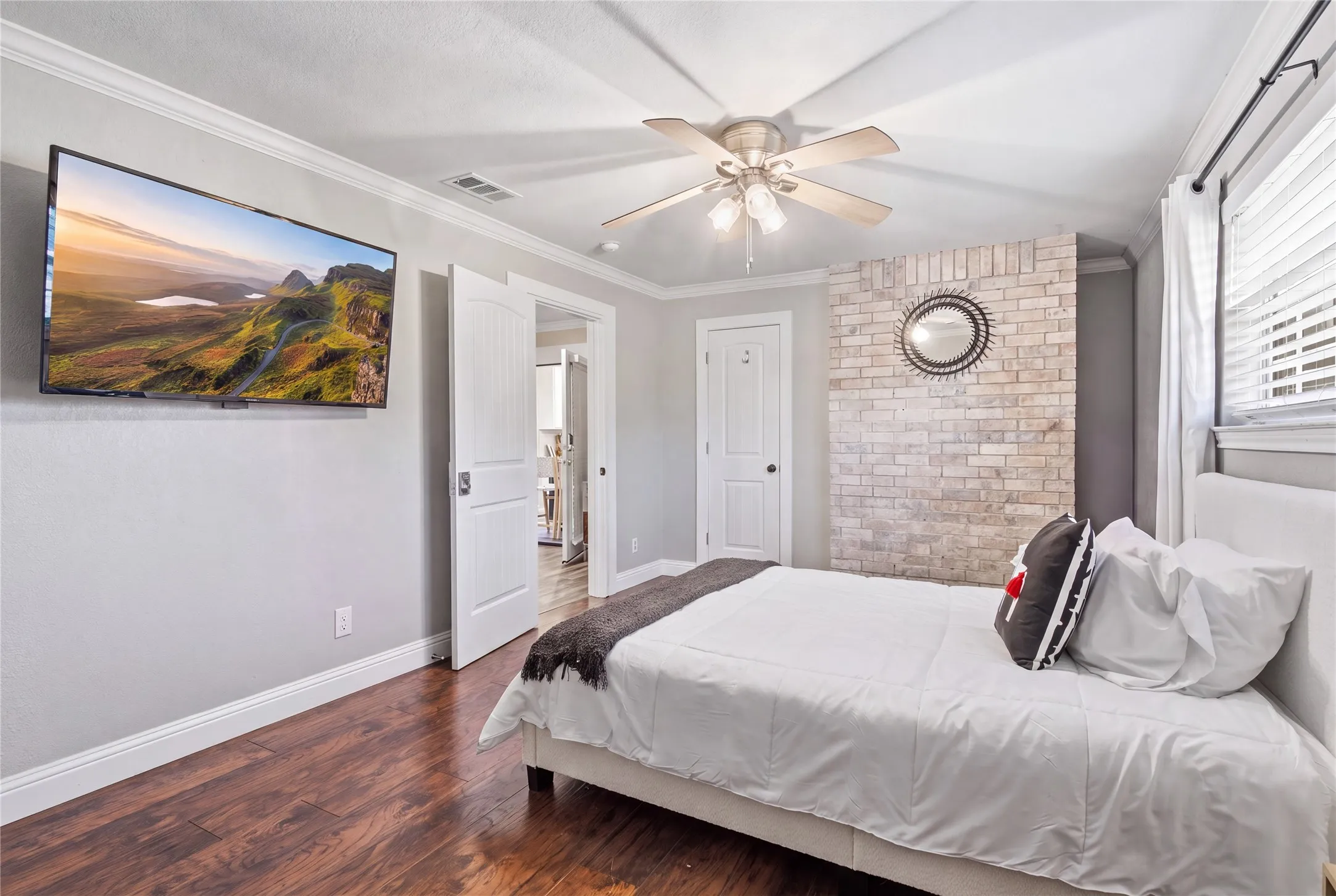 Single Family Residence For Sale in Ellis County , 1211 Mcalpin Road, Midlothian, Texas 76065, 4 Bedroom, 3 Bathroom, 2 Garage spaces, 2,104 Sqft, built in 1983, mls#21303667, Real Estate Agent in Midlothian, Homes For Sale in Ellis county, Homes For Sale in Midlothian, Realtor in Midlothian Texas, Real Estate Brokerage Independent Realty Texas, Luminita Cordes Realtor
