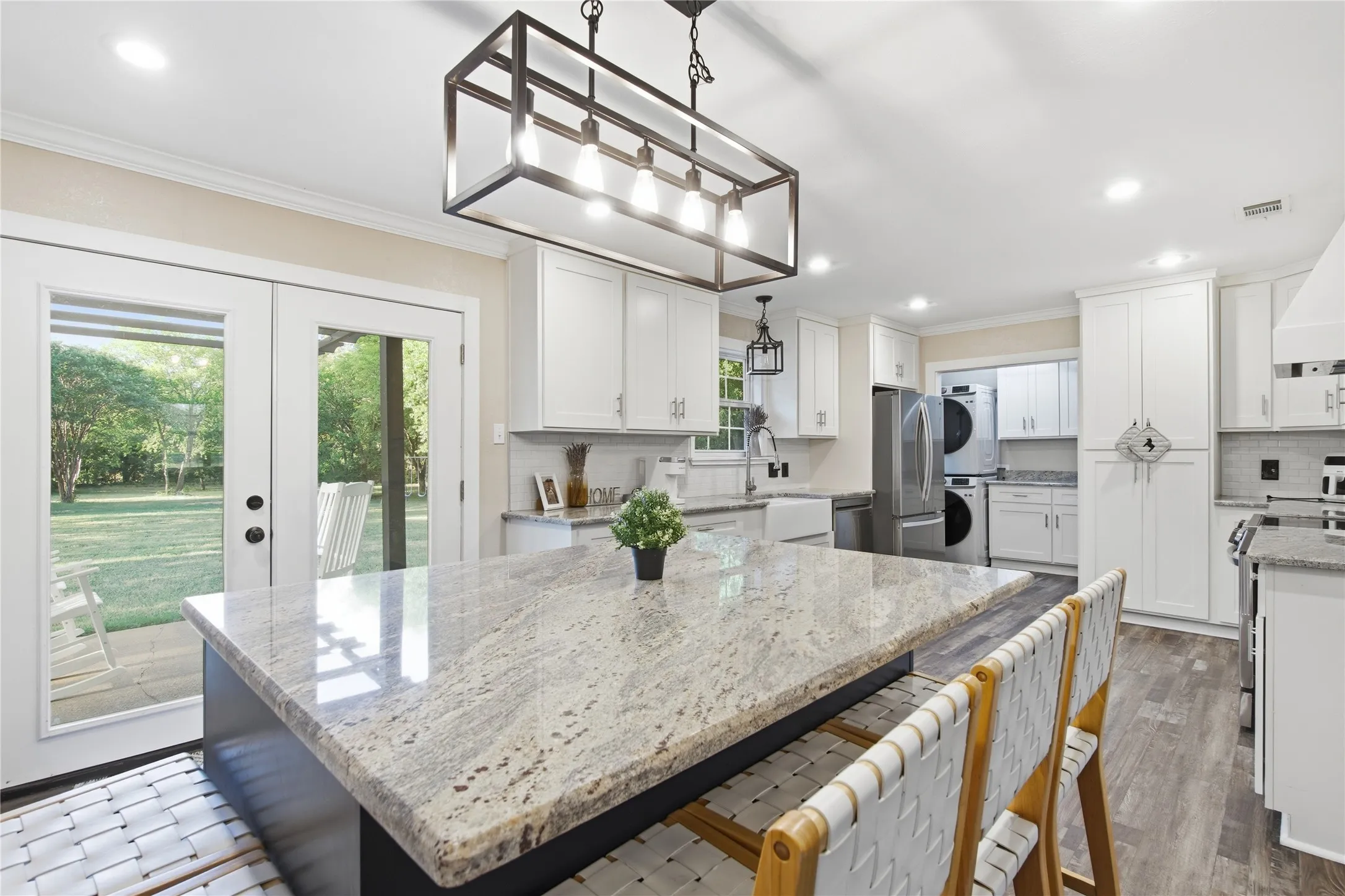 Single Family Residence For Sale in Ellis County , 1211 Mcalpin Road, Midlothian, Texas 76065, 4 Bedroom, 3 Bathroom, 2 Garage spaces, 2,104 Sqft, built in 1983, mls#21303667, Real Estate Agent in Midlothian, Homes For Sale in Ellis county, Homes For Sale in Midlothian, Realtor in Midlothian Texas, Real Estate Brokerage Independent Realty Texas, Luminita Cordes Realtor