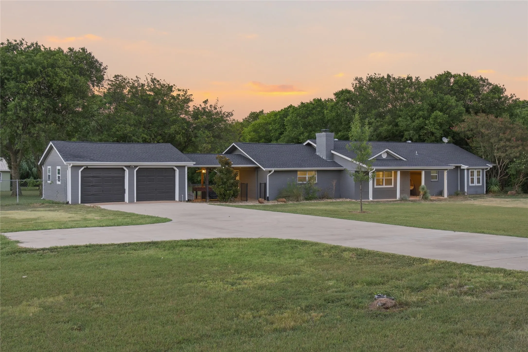 Single Family Residence For Sale in Ellis County , 1211 Mcalpin Road, Midlothian, Texas 76065, 4 Bedroom, 3 Bathroom, 2 Garage spaces, 2,104 Sqft, built in 1983, mls#21303667, Real Estate Agent in Midlothian, Homes For Sale in Ellis county, Homes For Sale in Midlothian, Realtor in Midlothian Texas, Real Estate Brokerage Independent Realty Texas, Luminita Cordes Realtor