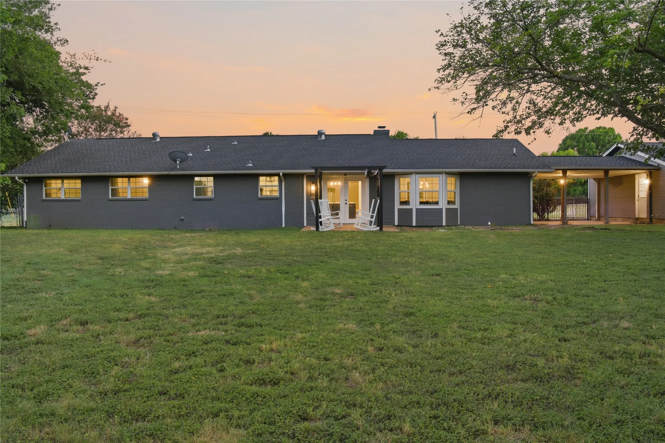 Single Family Residence For Sale in Ellis County , 1211 Mcalpin Road, Midlothian, Texas 76065, 4 Bedroom, 3 Bathroom, 2 Garage spaces, 2,104 Sqft, built in 1983, mls#21303667, Real Estate Agent in Midlothian, Homes For Sale in Ellis county, Homes For Sale in Midlothian, Realtor in Midlothian Texas, Real Estate Brokerage Independent Realty Texas, Luminita Cordes Realtor